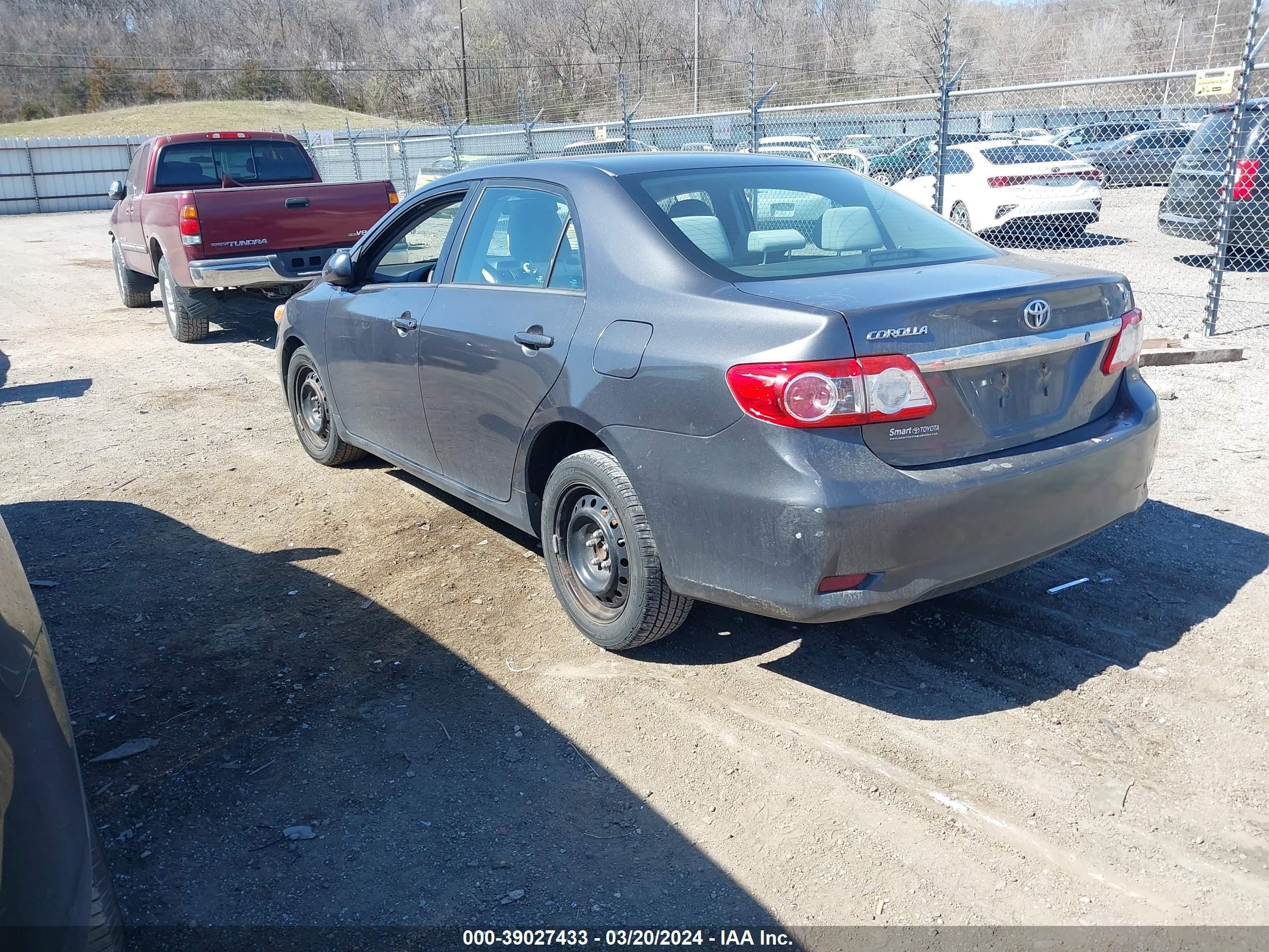 Photo 2 VIN: 5YFBU4EE4CP059667 - TOYOTA COROLLA 