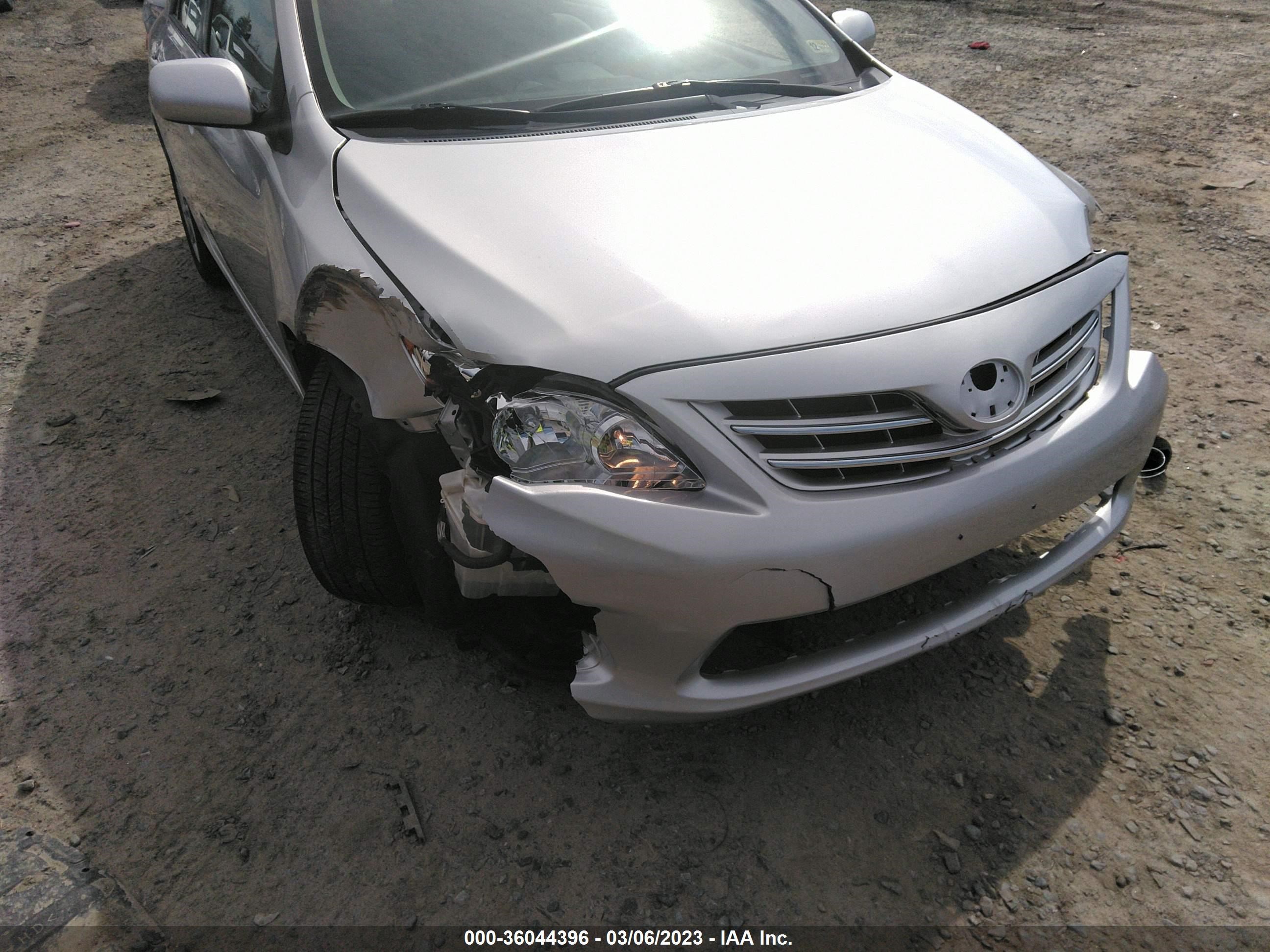 Photo 5 VIN: 5YFBU4EE4DP109405 - TOYOTA COROLLA 