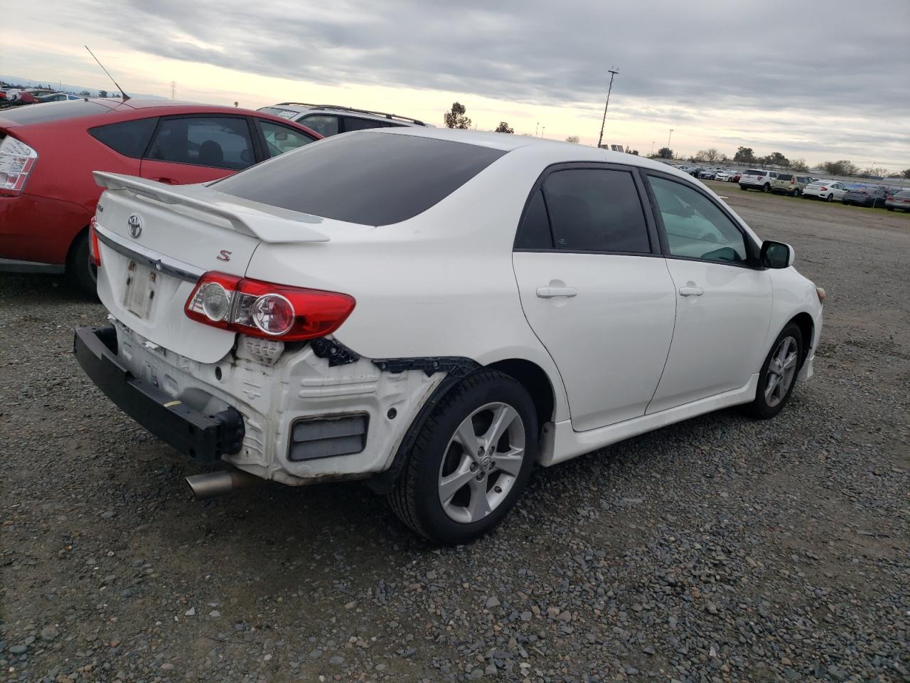 Photo 2 VIN: 5YFBU4EE4DP210699 - TOYOTA COROLLA 