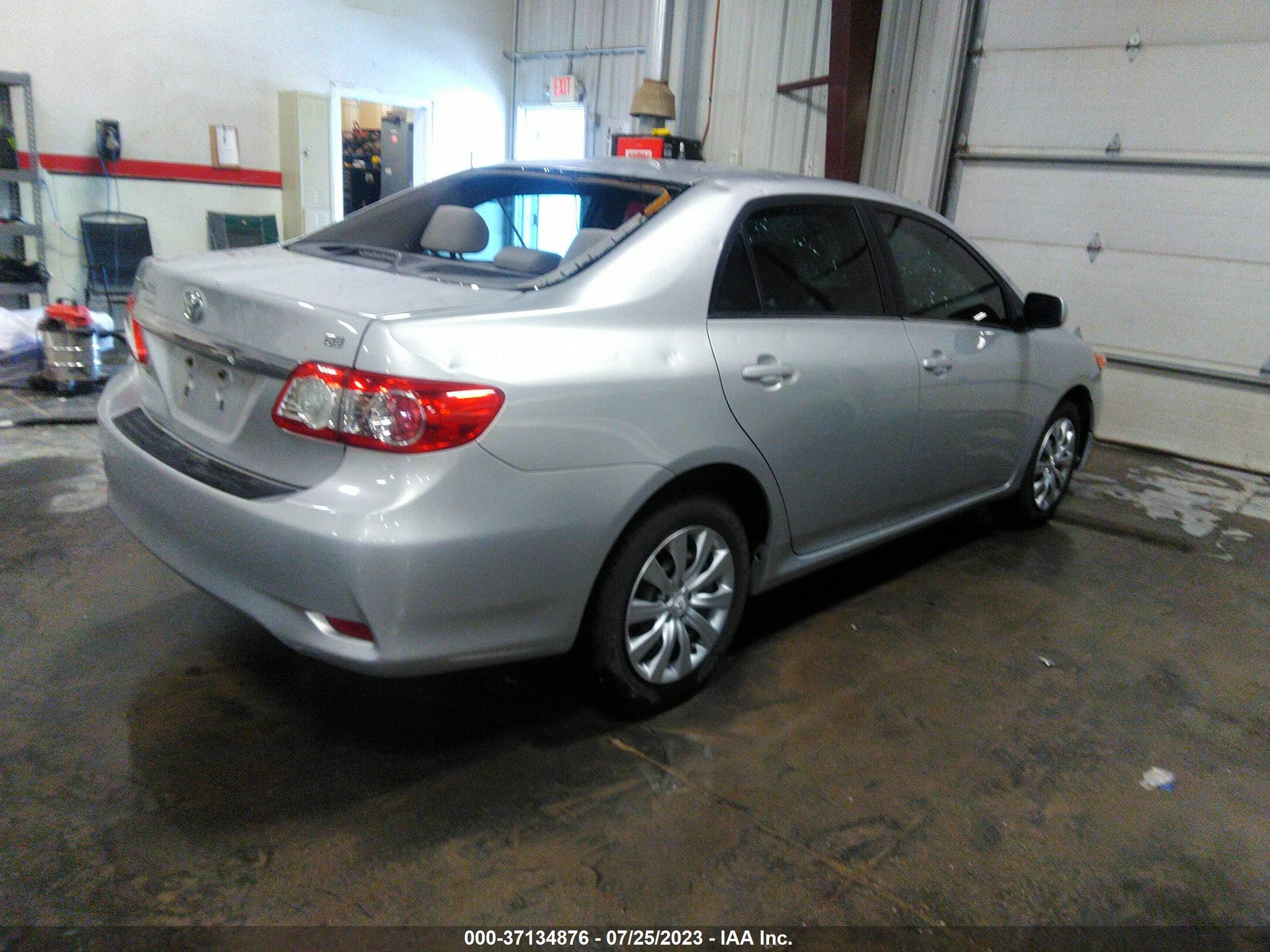 Photo 3 VIN: 5YFBU4EE5DP099841 - TOYOTA COROLLA 