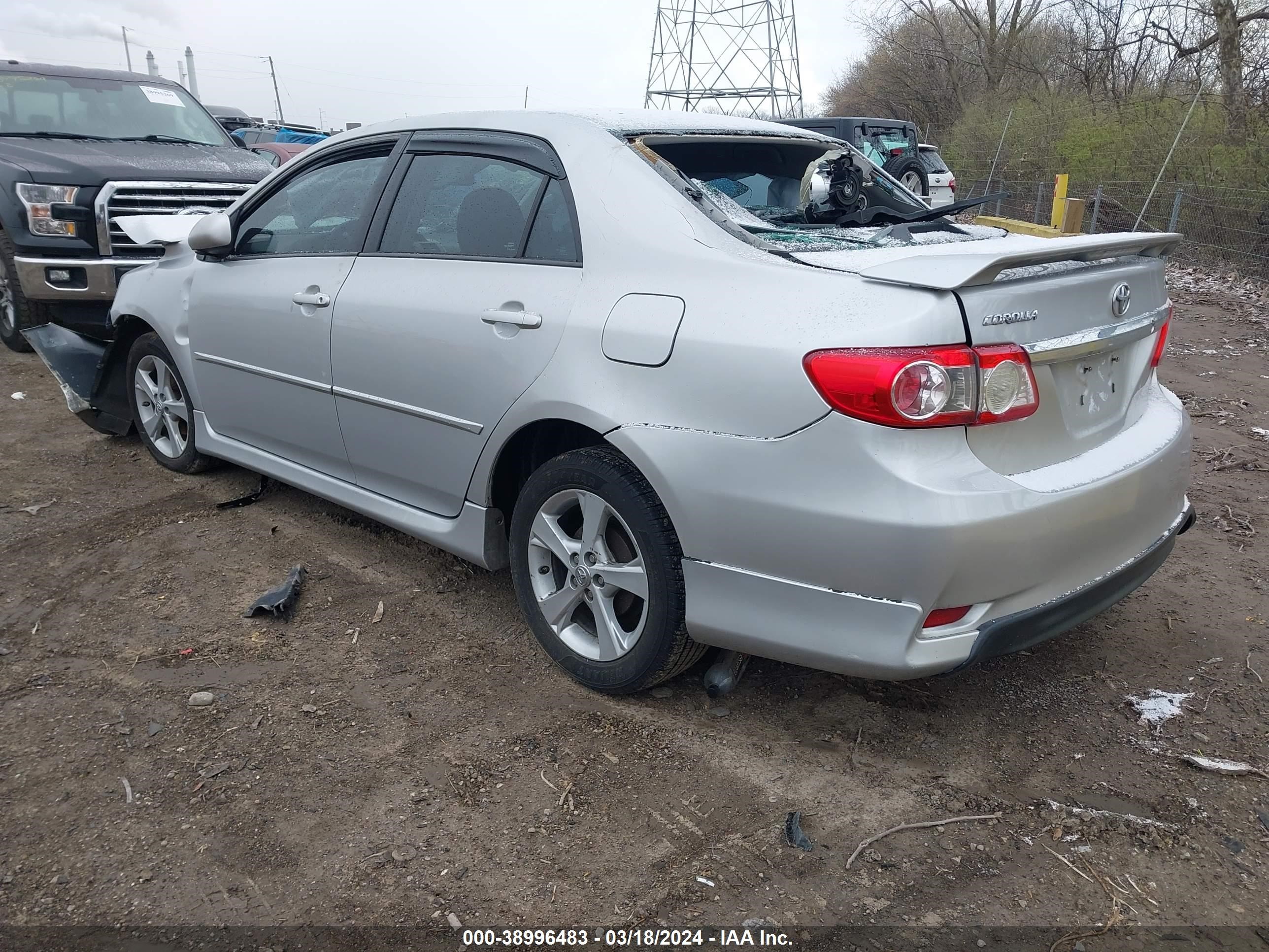 Photo 2 VIN: 5YFBU4EE6CP005772 - TOYOTA COROLLA 