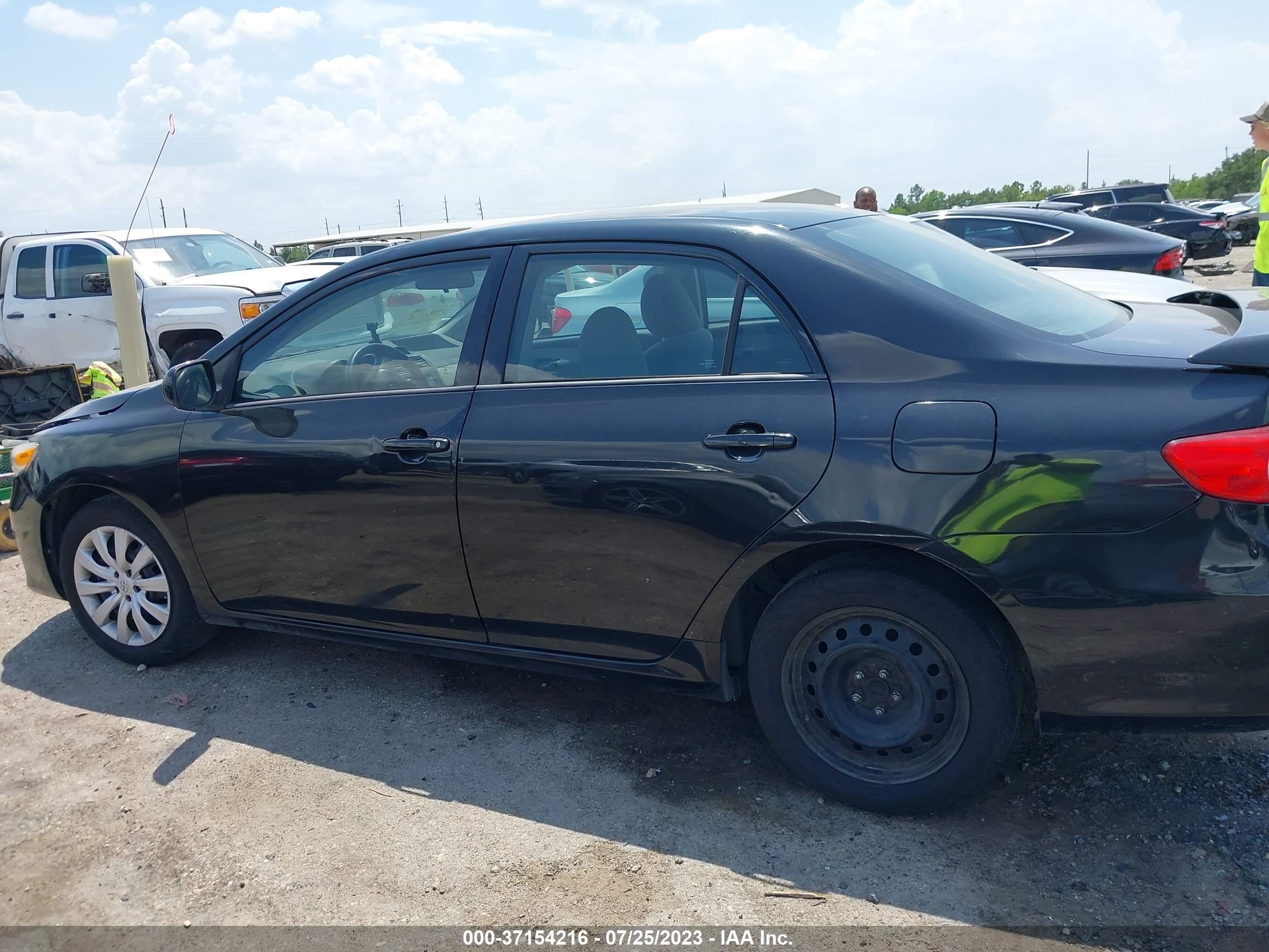 Photo 13 VIN: 5YFBU4EE6CP024869 - TOYOTA COROLLA 