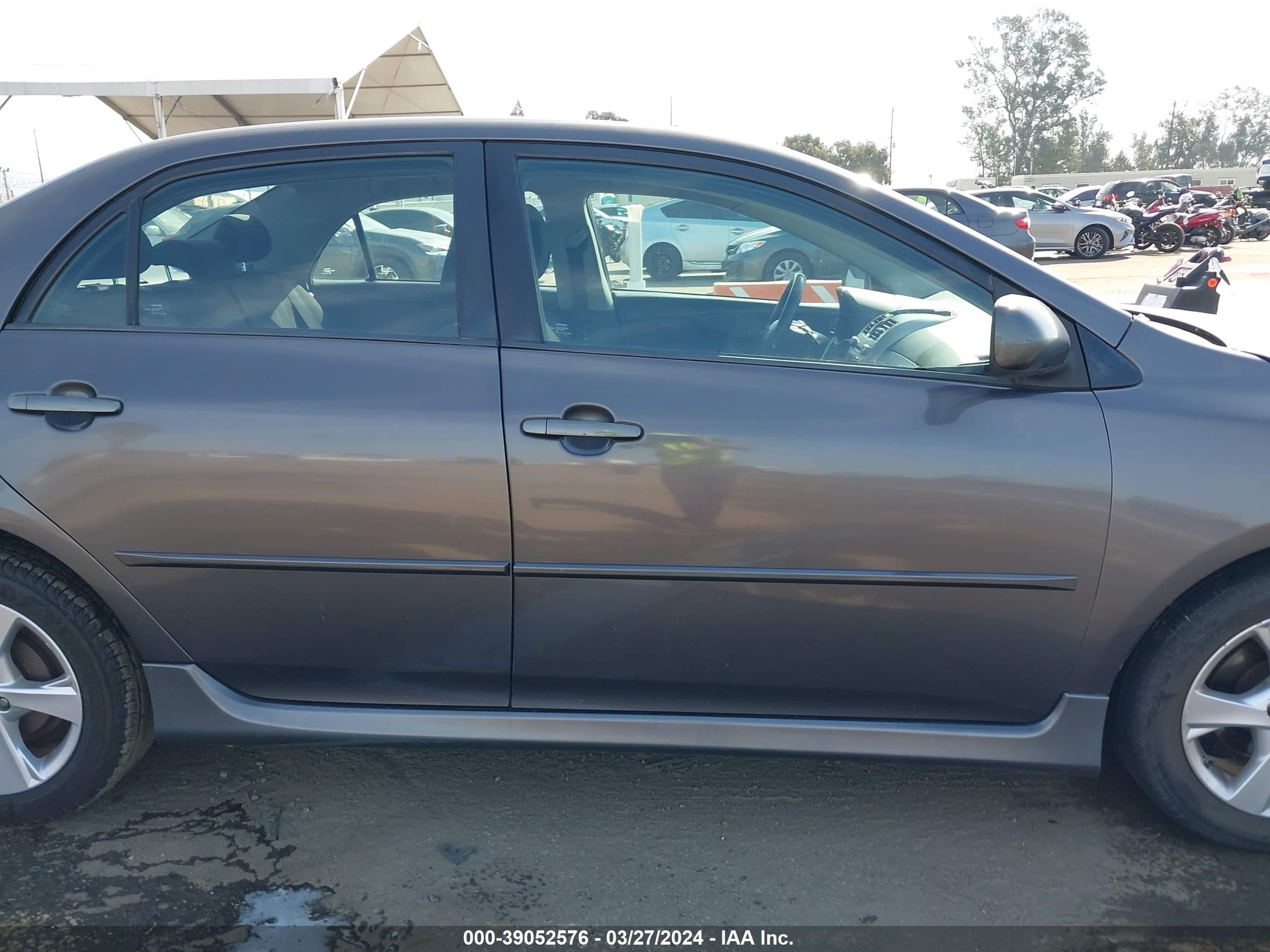 Photo 12 VIN: 5YFBU4EE7BP002247 - TOYOTA COROLLA 