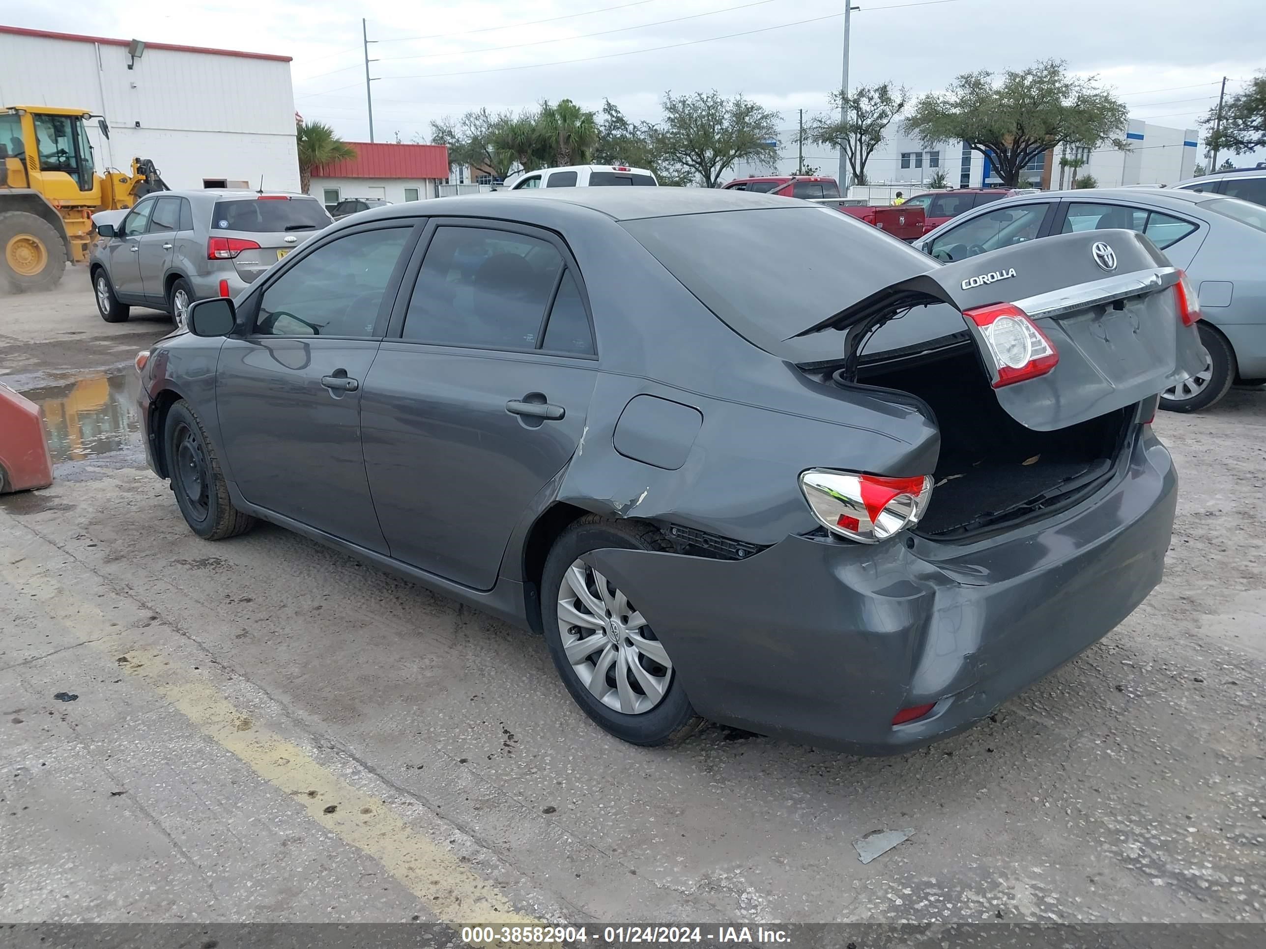 Photo 2 VIN: 5YFBU4EE8CP014411 - TOYOTA COROLLA 