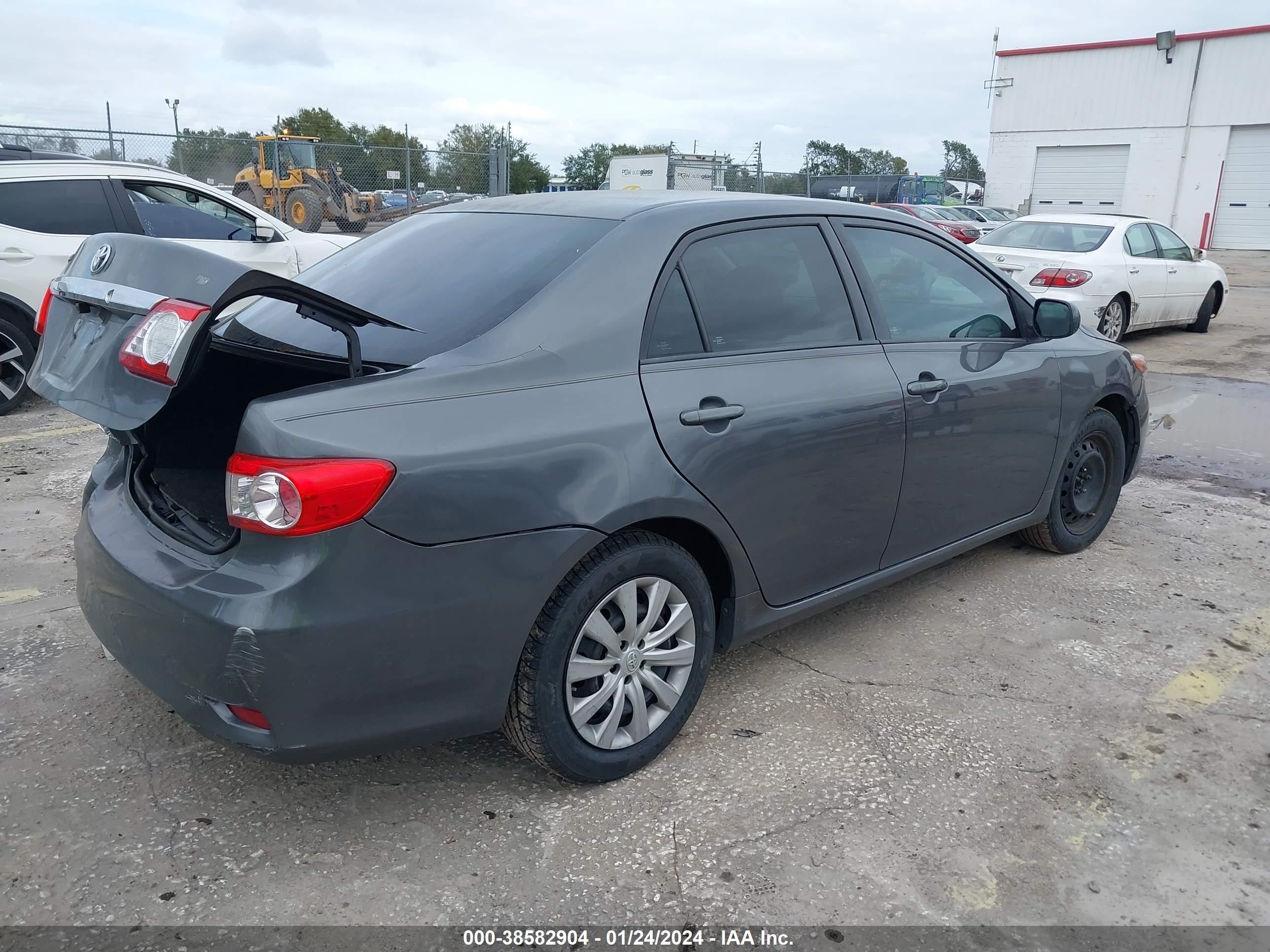 Photo 3 VIN: 5YFBU4EE8CP014411 - TOYOTA COROLLA 