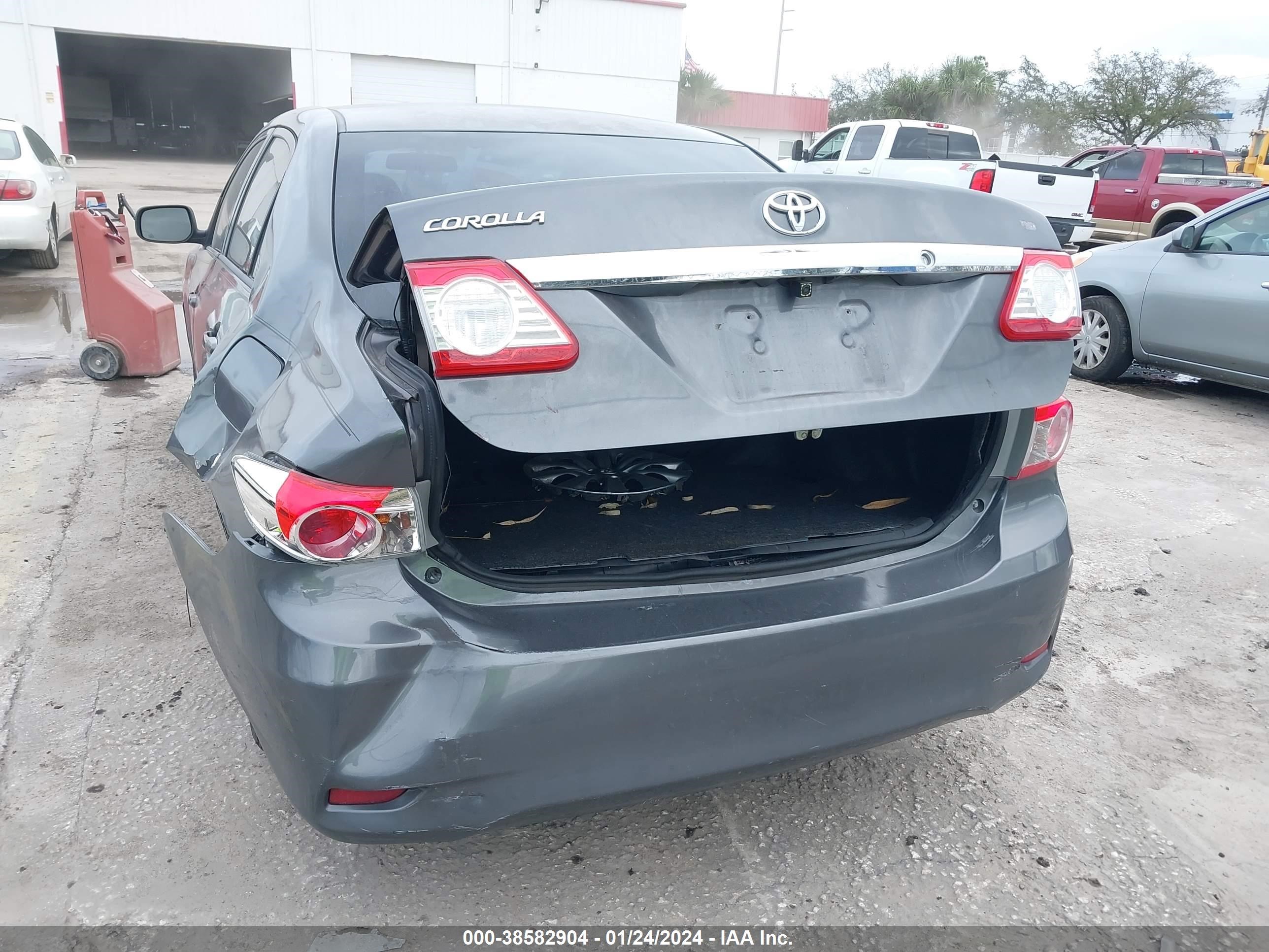 Photo 5 VIN: 5YFBU4EE8CP014411 - TOYOTA COROLLA 