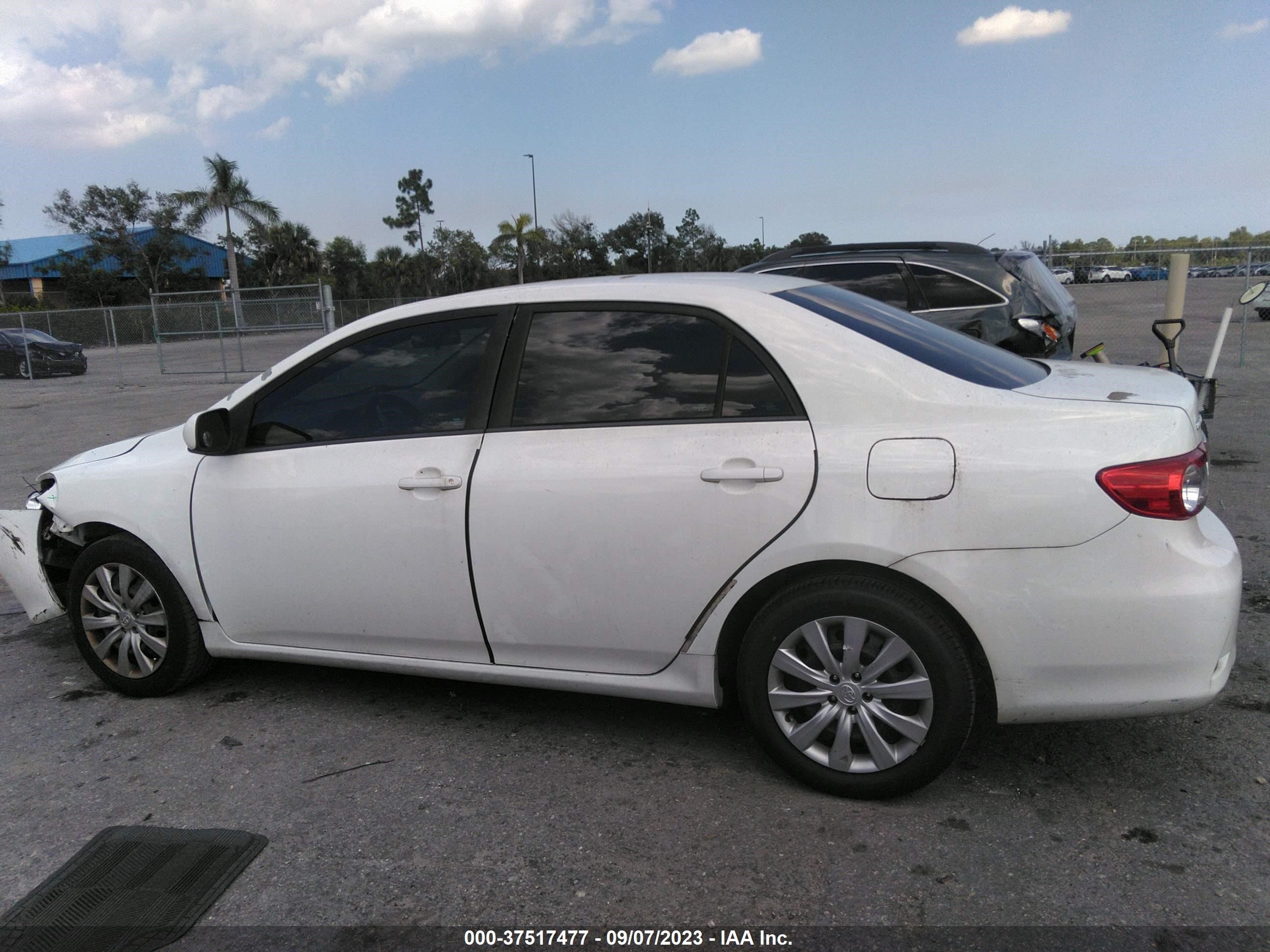 Photo 13 VIN: 5YFBU4EE8CP036456 - TOYOTA COROLLA 