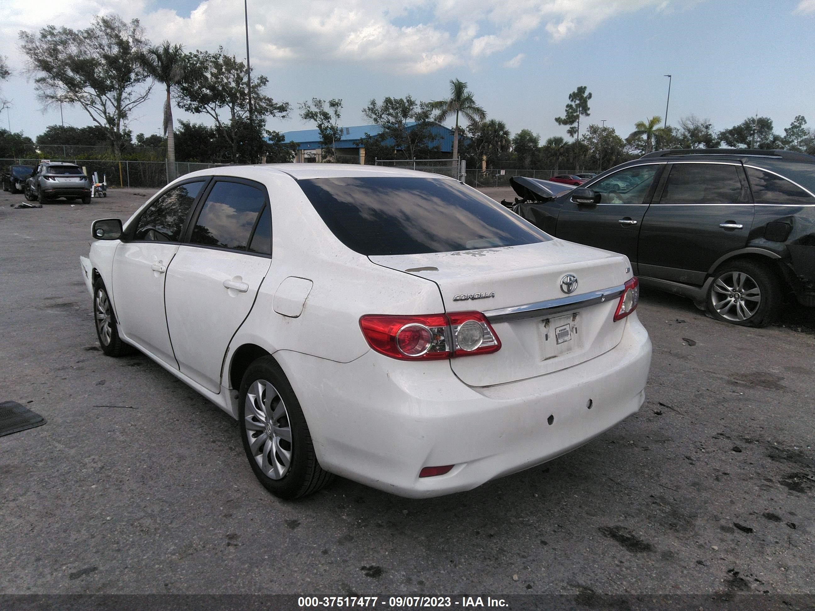 Photo 2 VIN: 5YFBU4EE8CP036456 - TOYOTA COROLLA 