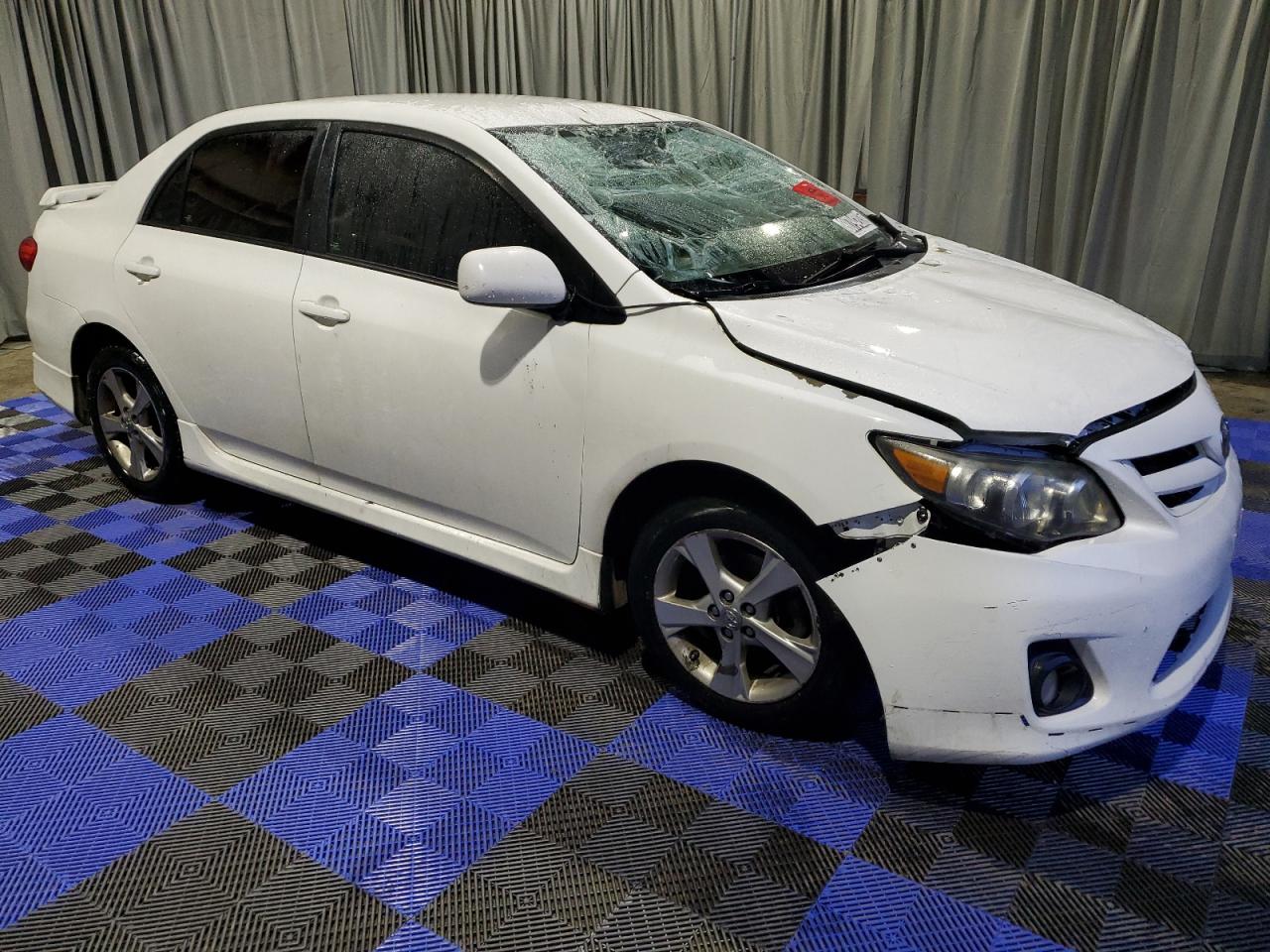 Photo 3 VIN: 5YFBU4EE8DP077896 - TOYOTA COROLLA 