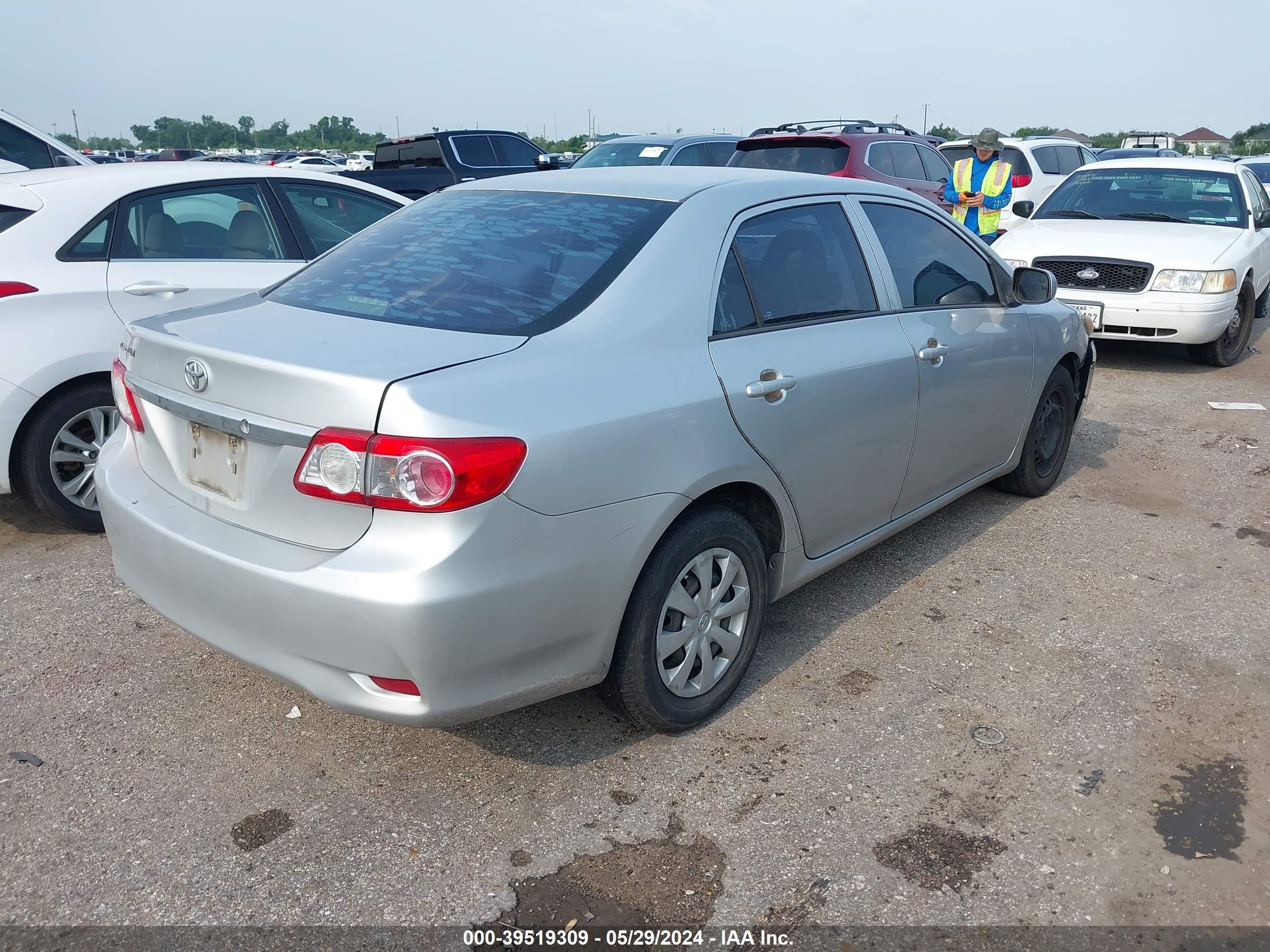 Photo 3 VIN: 5YFBU4EE8DP101503 - TOYOTA COROLLA 