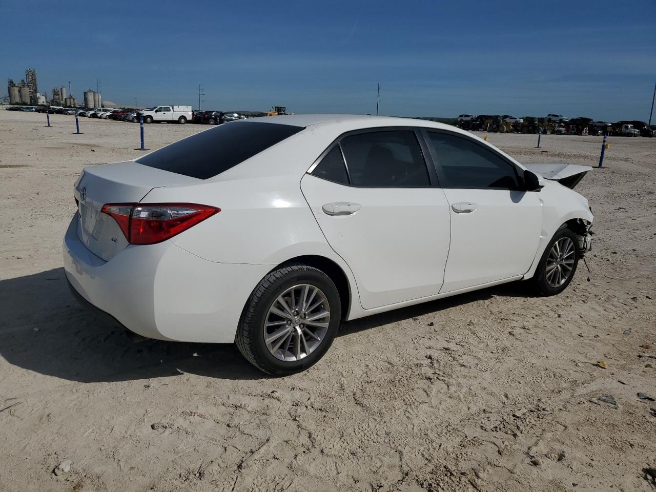 Photo 2 VIN: 5YFBURHE1FP205455 - TOYOTA COROLLA 