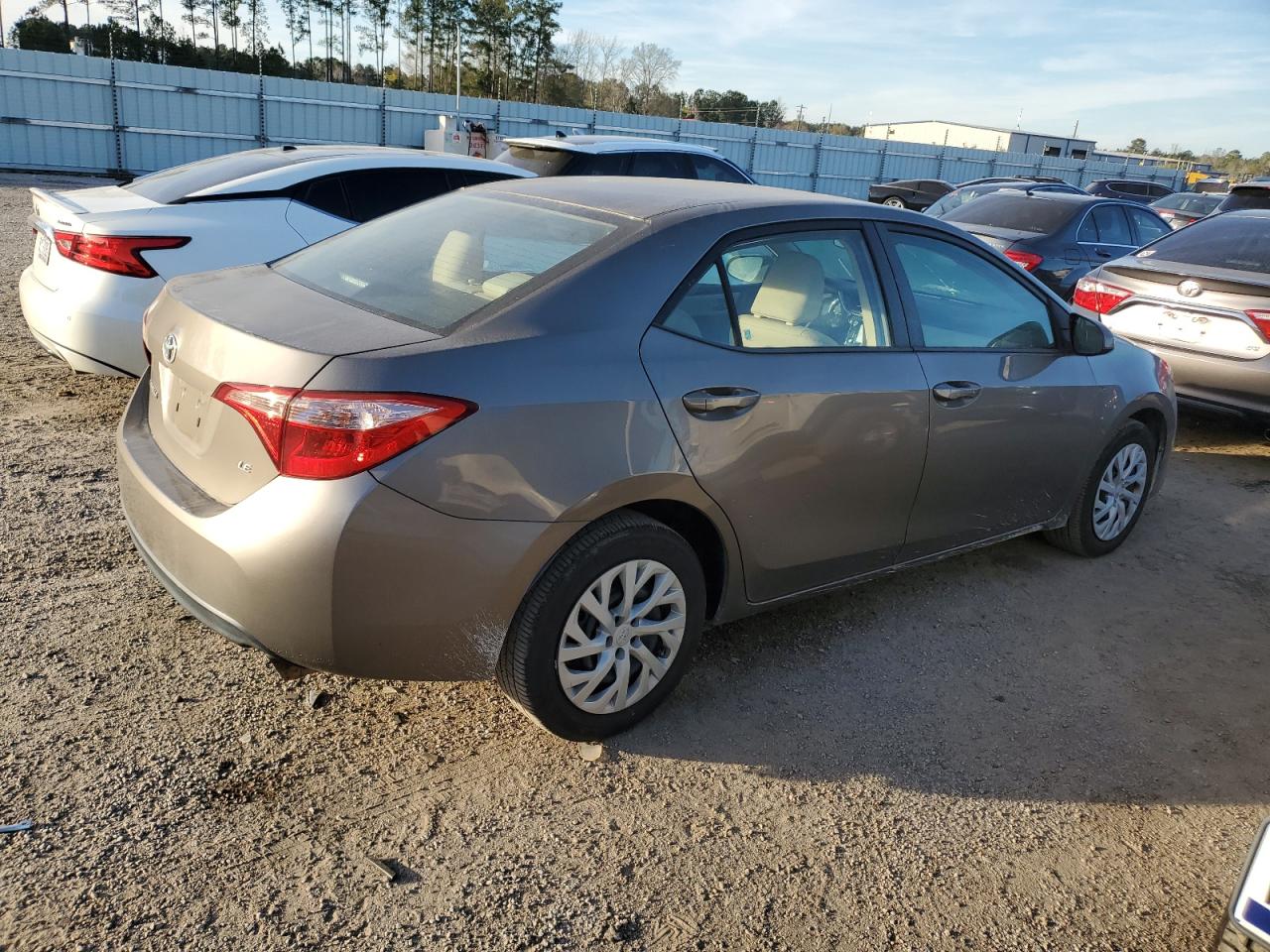 Photo 2 VIN: 5YFBURHE1KP860791 - TOYOTA COROLLA 