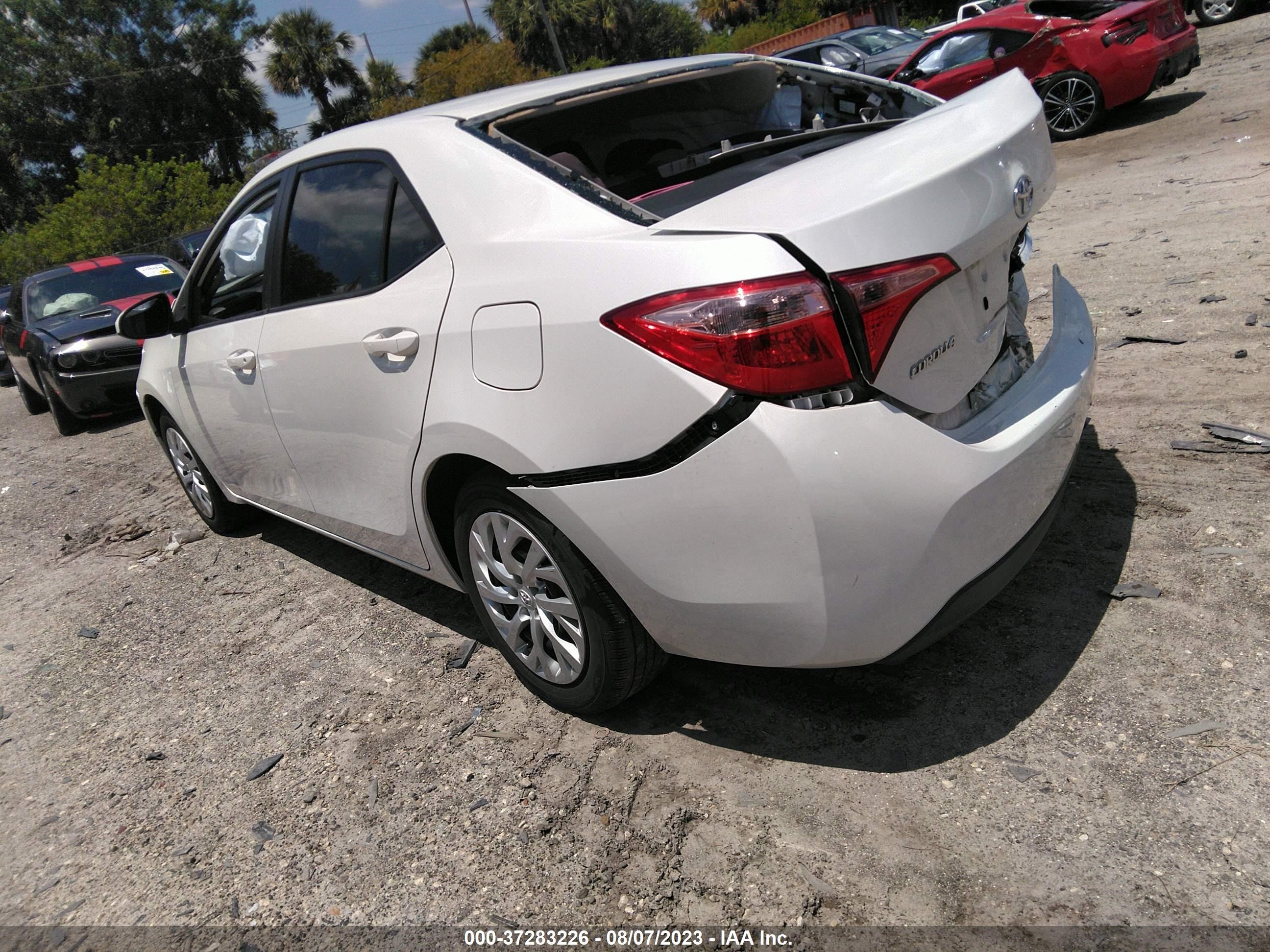 Photo 2 VIN: 5YFBURHE1KP903381 - TOYOTA COROLLA 