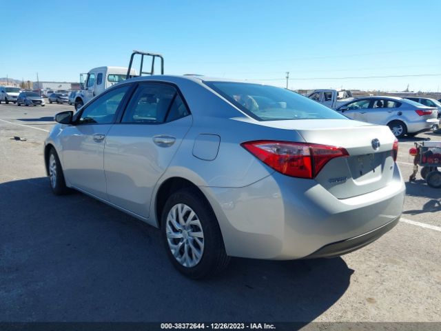 Photo 2 VIN: 5YFBURHE1KP909813 - TOYOTA COROLLA 