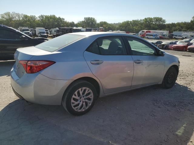 Photo 2 VIN: 5YFBURHE2JP770189 - TOYOTA COROLLA L 