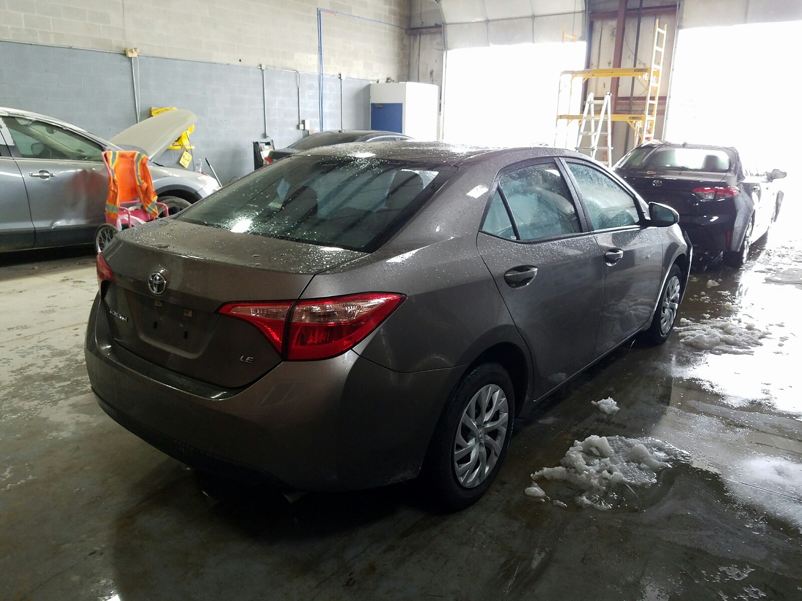 Photo 3 VIN: 5YFBURHE2KP899972 - TOYOTA COROLLA L 