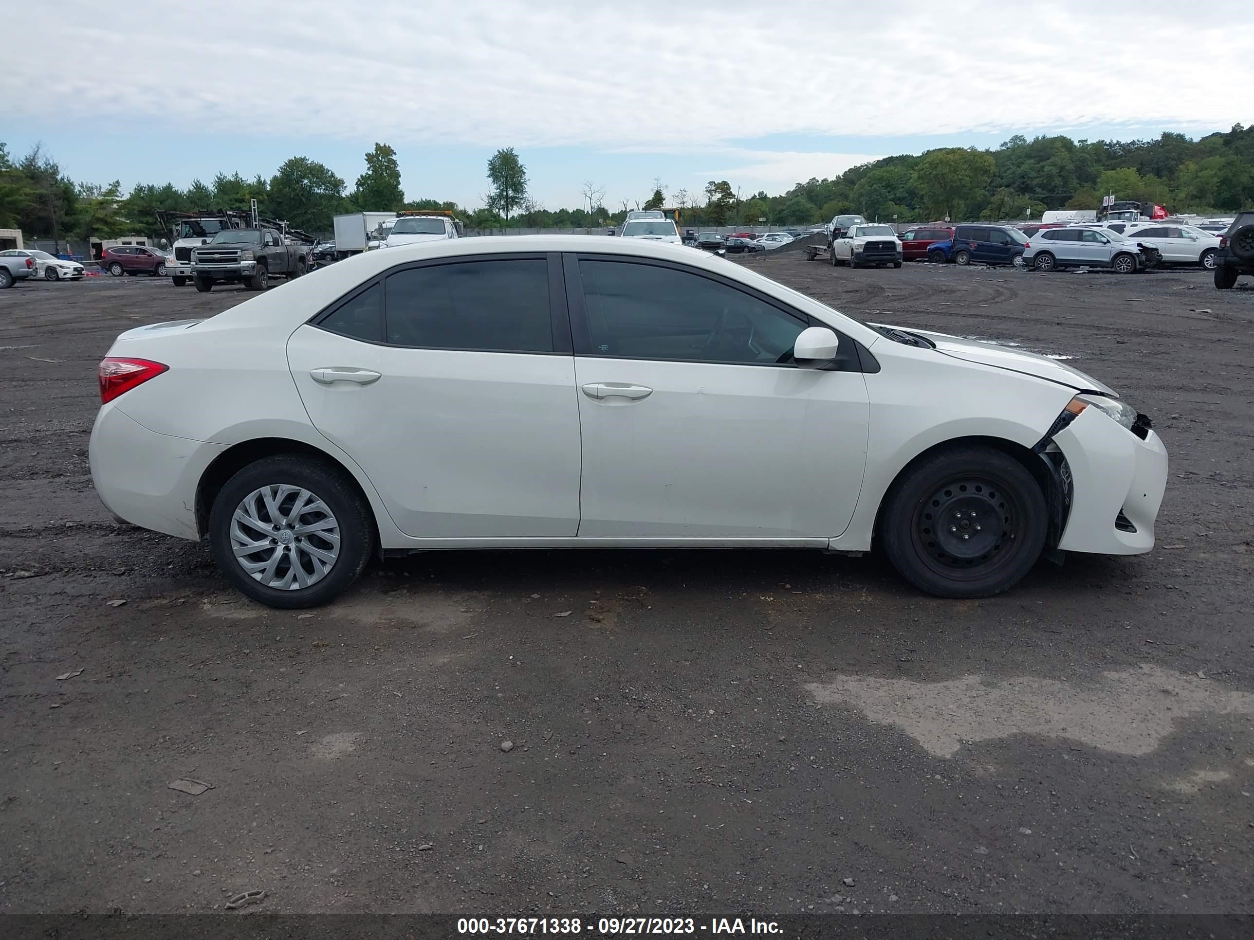 Photo 12 VIN: 5YFBURHE3HP713221 - TOYOTA COROLLA 