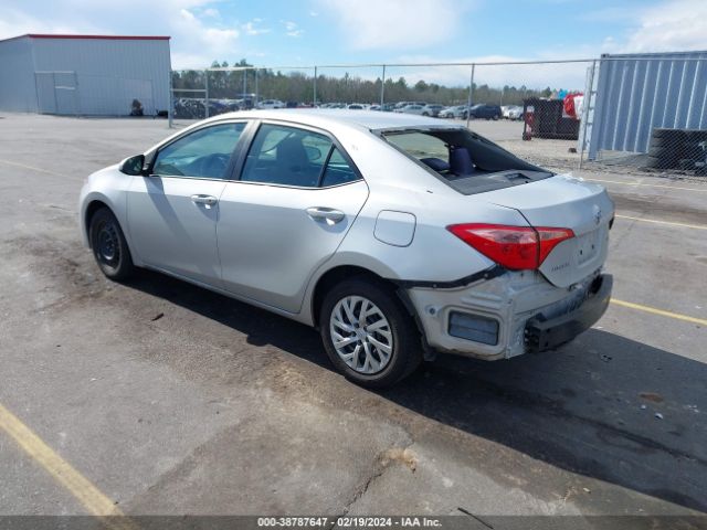 Photo 2 VIN: 5YFBURHE3JP820789 - TOYOTA COROLLA 