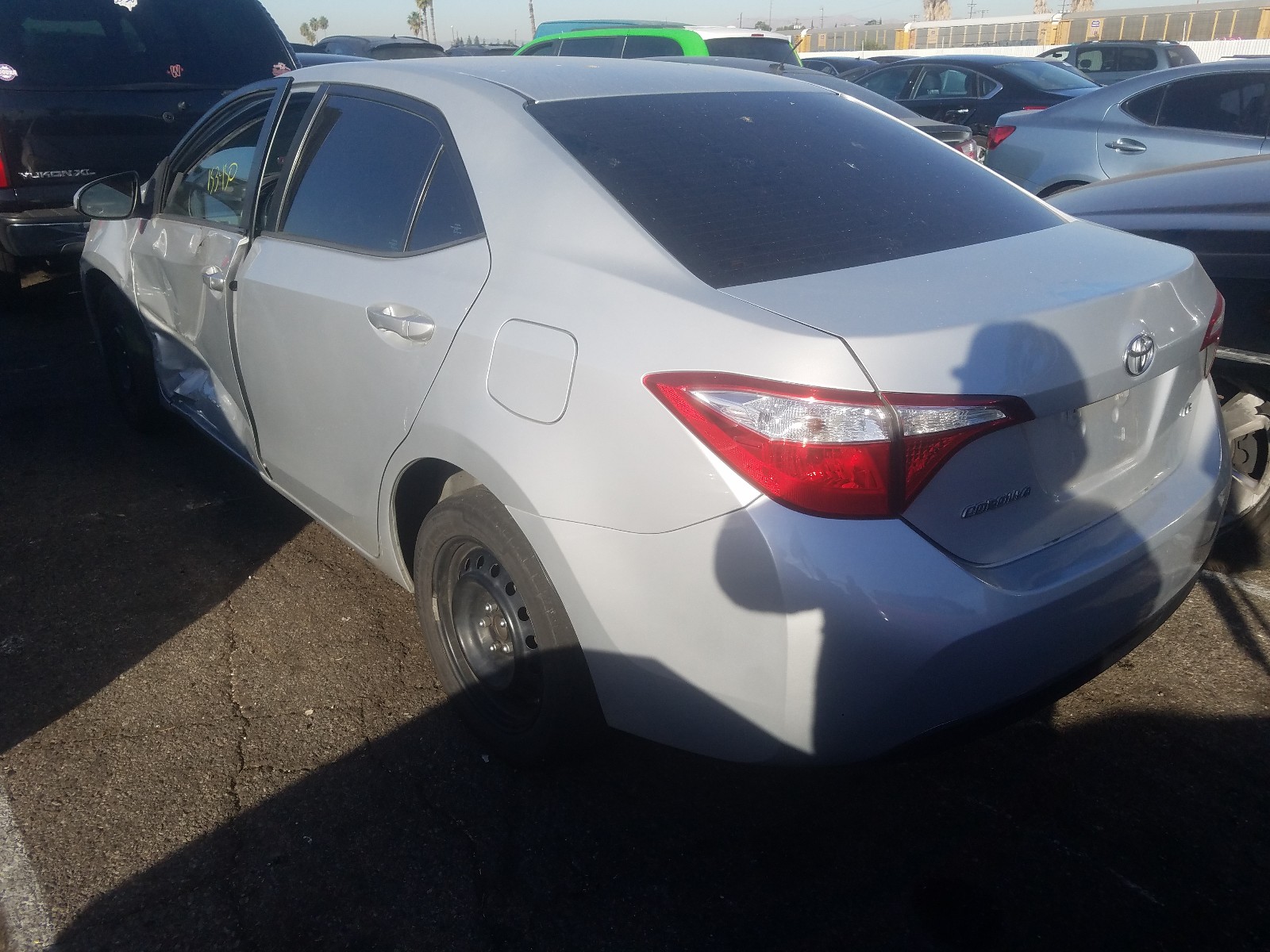 Photo 2 VIN: 5YFBURHE4FP266556 - TOYOTA COROLLA L 