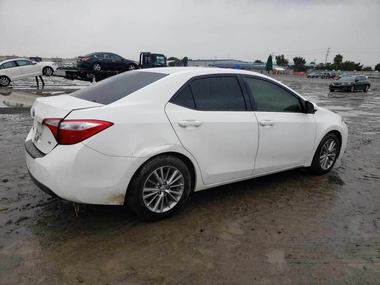 Photo 2 VIN: 5YFBURHE4FP317070 - TOYOTA COROLLA 