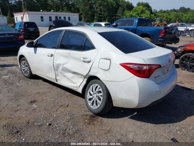 Photo 2 VIN: 5YFBURHE4JP810627 - TOYOTA COROLLA 