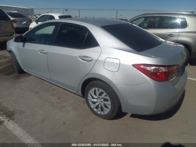 Photo 2 VIN: 5YFBURHE4KP863233 - TOYOTA COROLLA 