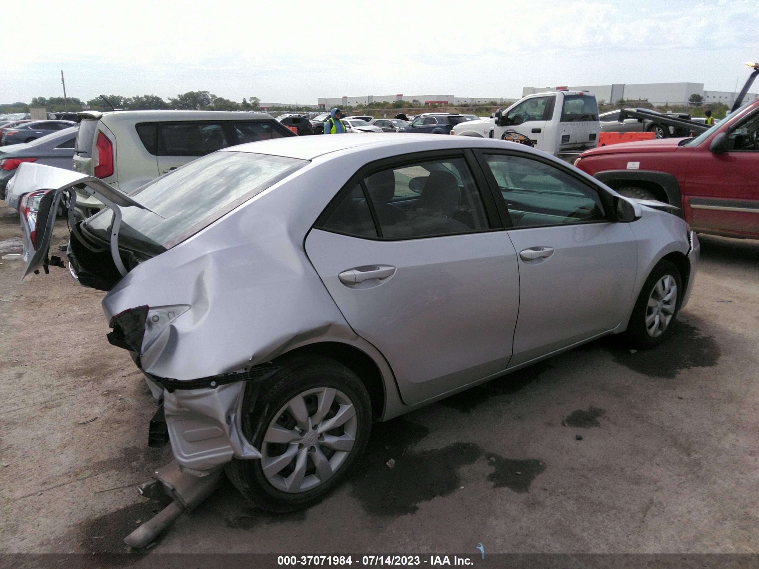 Photo 3 VIN: 5YFBURHE5GP519661 - TOYOTA COROLLA 