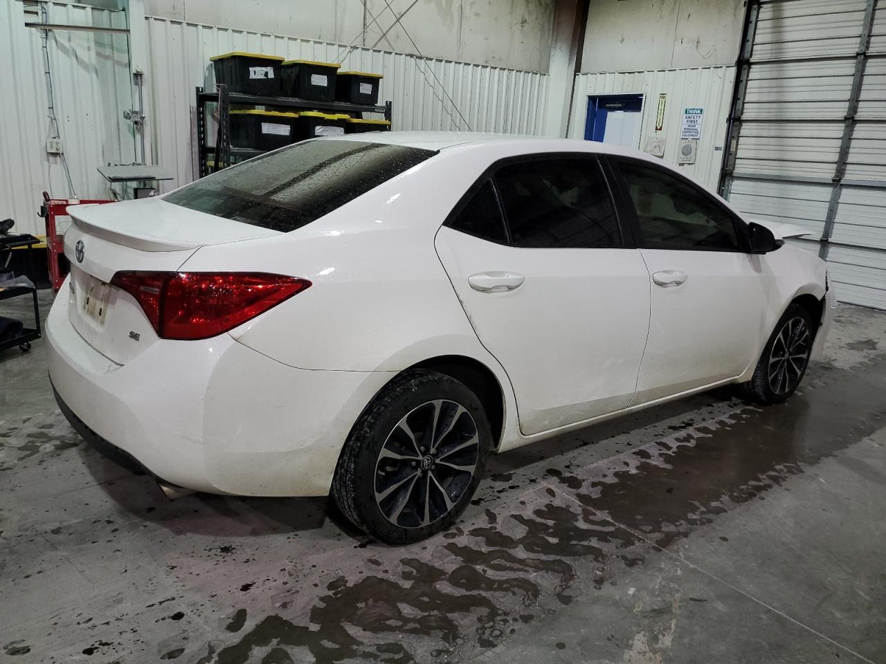 Photo 2 VIN: 5YFBURHE5KP902833 - TOYOTA COROLLA 