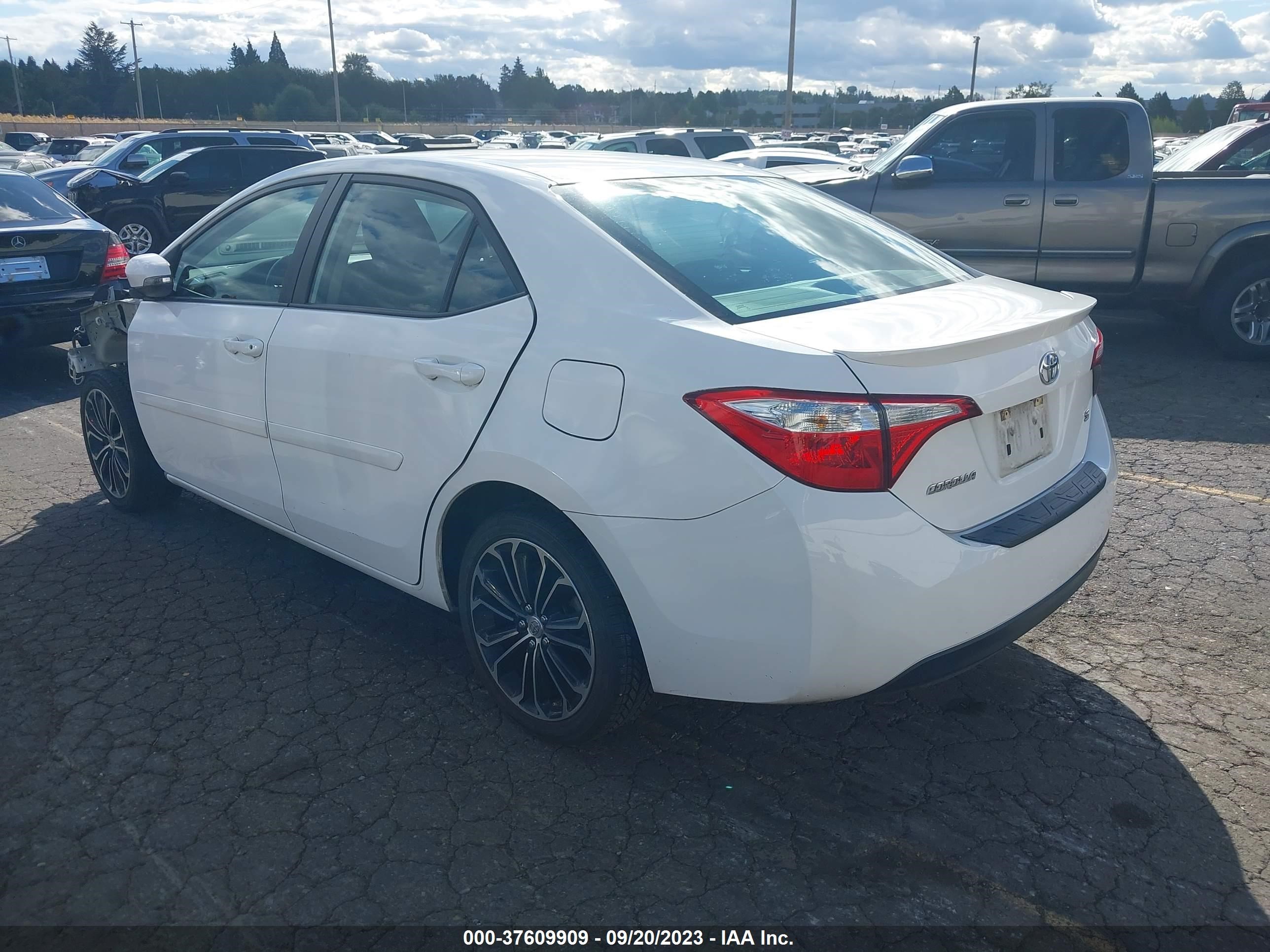 Photo 2 VIN: 5YFBURHE6FP337577 - TOYOTA COROLLA 