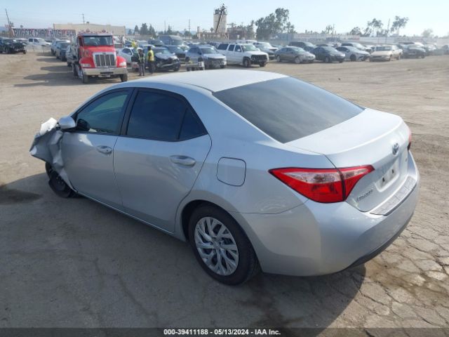 Photo 2 VIN: 5YFBURHE6KP897402 - TOYOTA COROLLA 