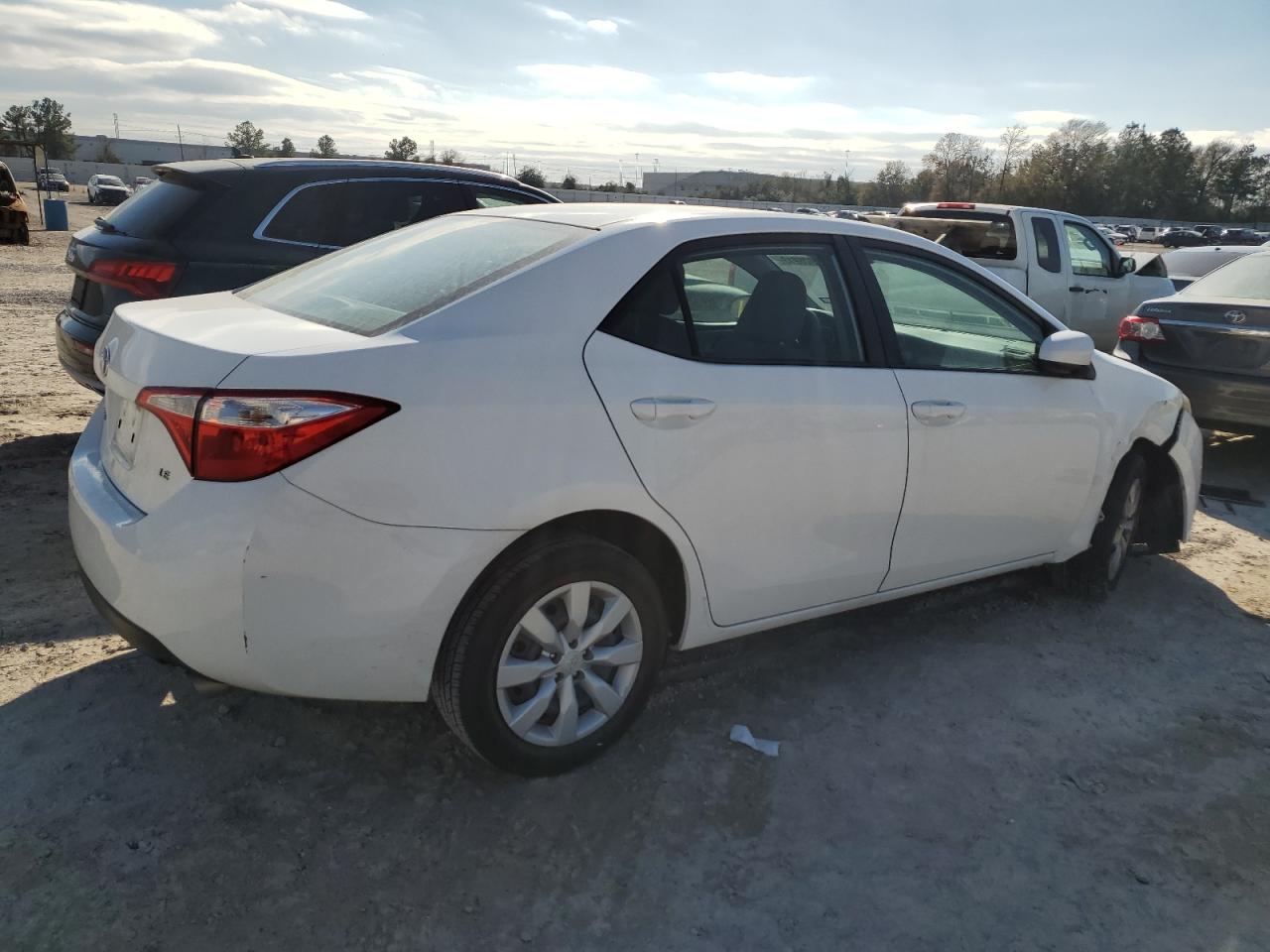 Photo 2 VIN: 5YFBURHE8GP560737 - TOYOTA COROLLA 