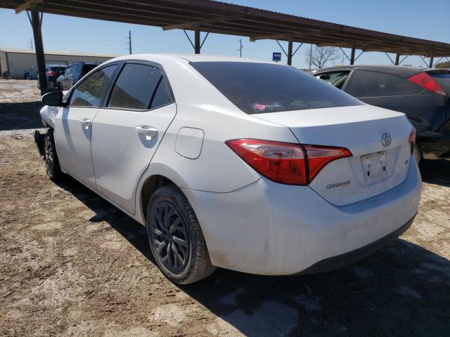 Photo 2 VIN: 5YFBURHE8HP698490 - TOYOTA COROLLA L 