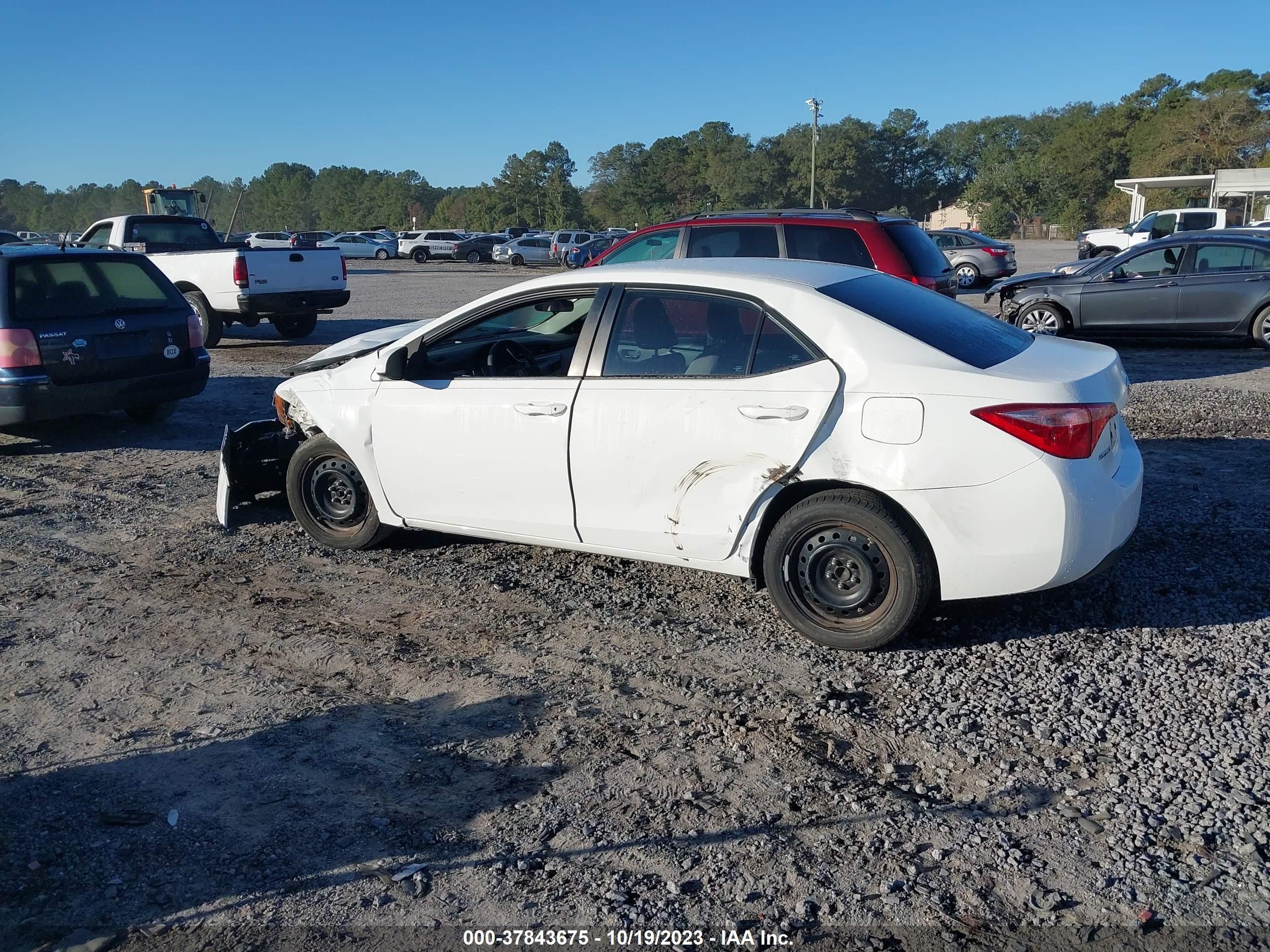 Photo 2 VIN: 5YFBURHE8JP764851 - TOYOTA COROLLA 