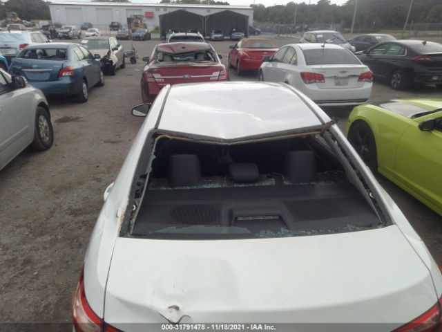 Photo 5 VIN: 5YFBURHE8JP772643 - TOYOTA COROLLA 