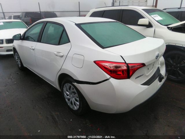 Photo 2 VIN: 5YFBURHE8JP798790 - TOYOTA COROLLA 