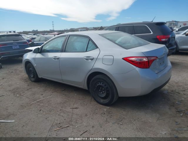 Photo 2 VIN: 5YFBURHE8JP806774 - TOYOTA COROLLA 