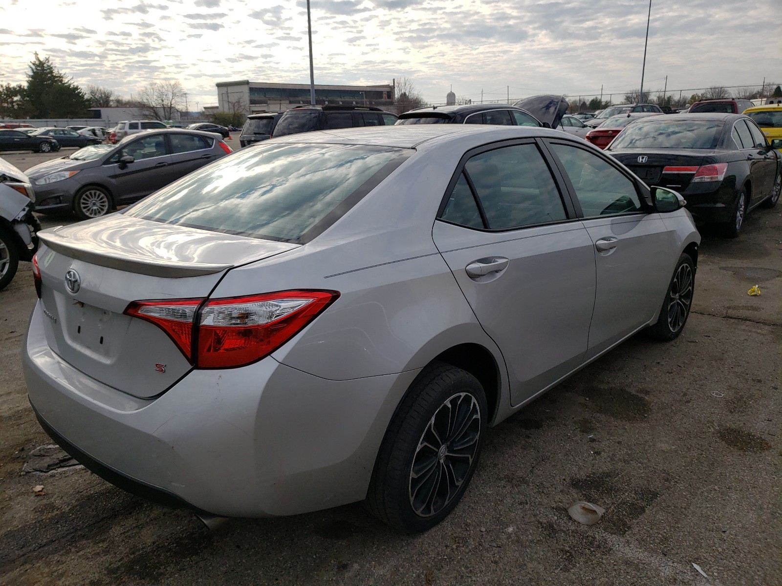 Photo 3 VIN: 5YFBURHE9GP484669 - TOYOTA COROLLA L 