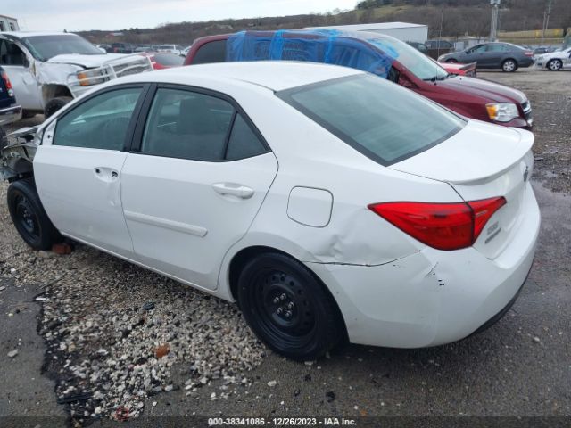 Photo 2 VIN: 5YFBURHE9JP758038 - TOYOTA COROLLA 