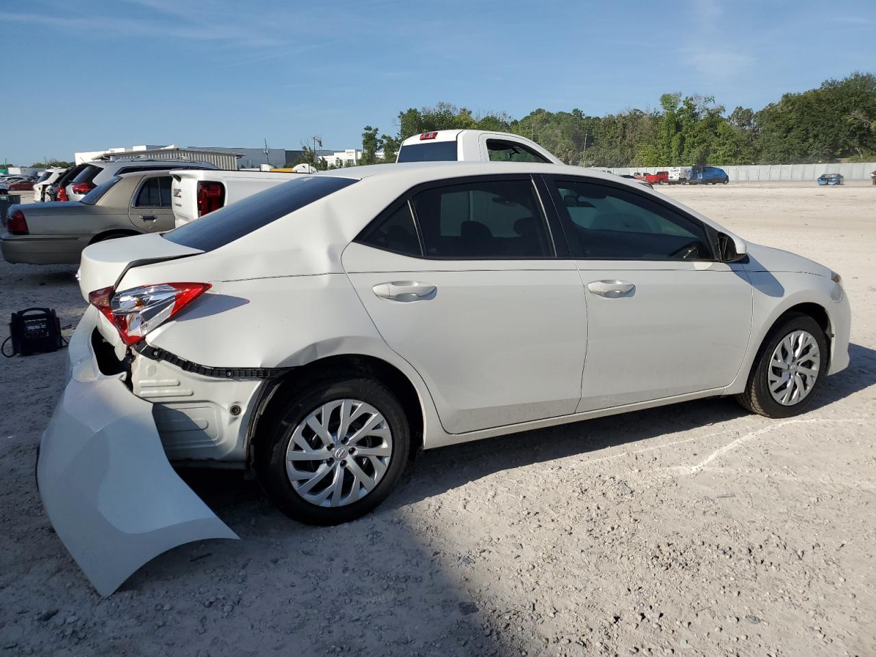 Photo 2 VIN: 5YFBURHE9KP856780 - TOYOTA COROLLA 