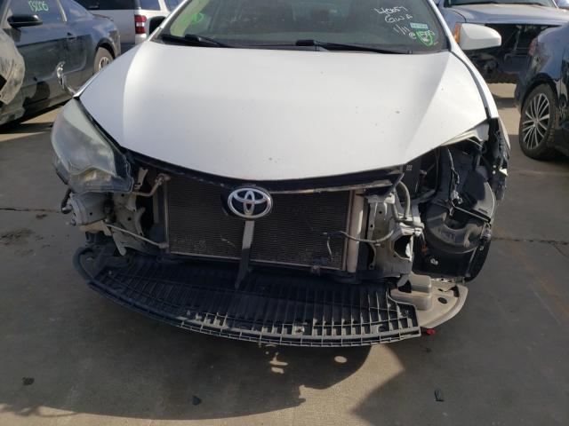 Photo 8 VIN: 5YFBURHEXEP017693 - TOYOTA COROLLA L 