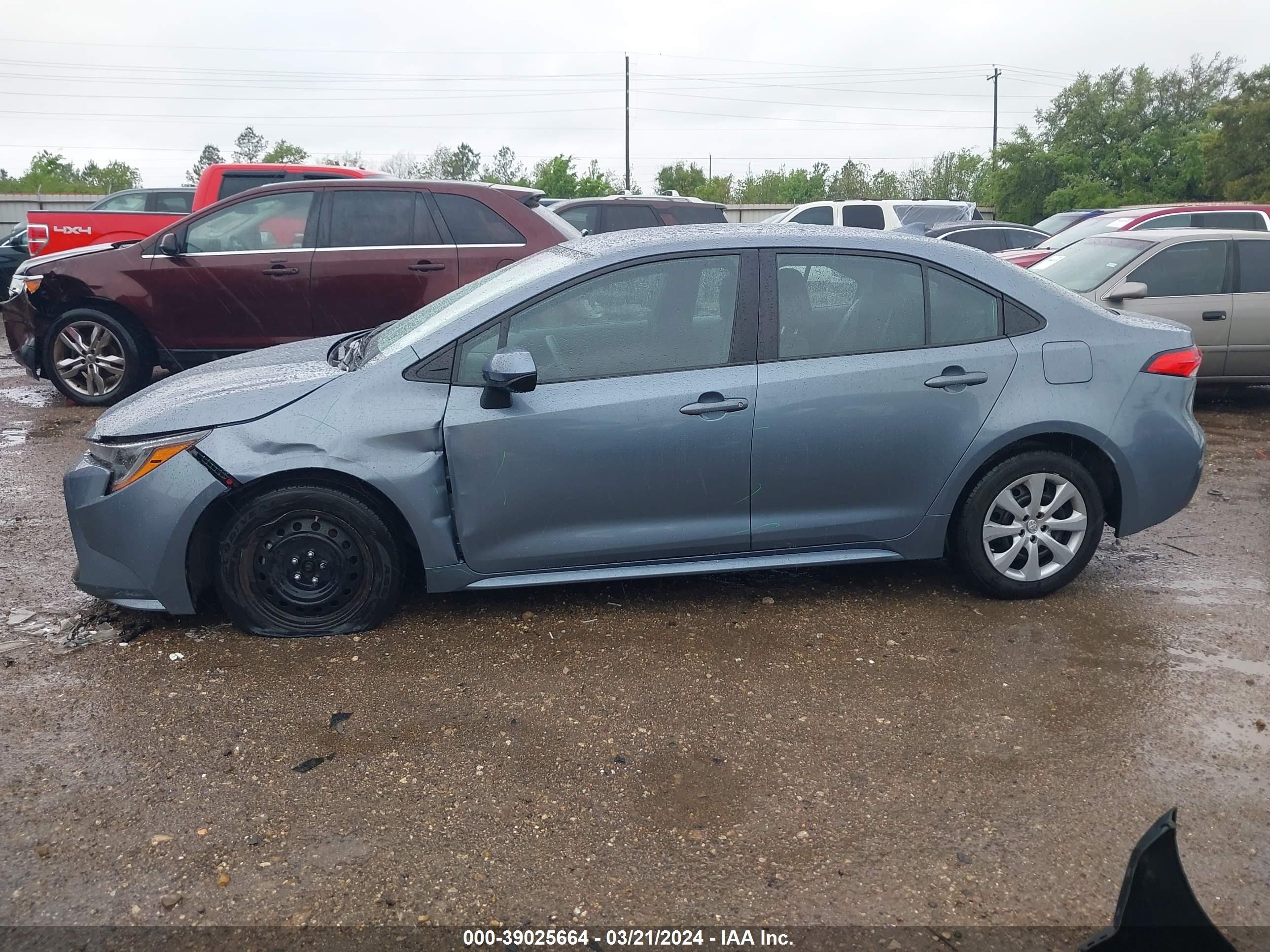 Photo 13 VIN: 5YFEPMAE0NP340667 - TOYOTA COROLLA 