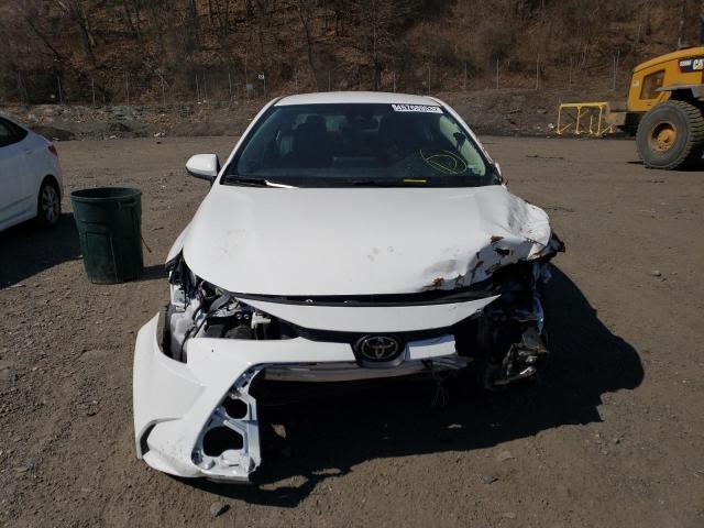 Photo 4 VIN: 5YFEPMAE3MP212826 - TOYOTA COROLLA LE 