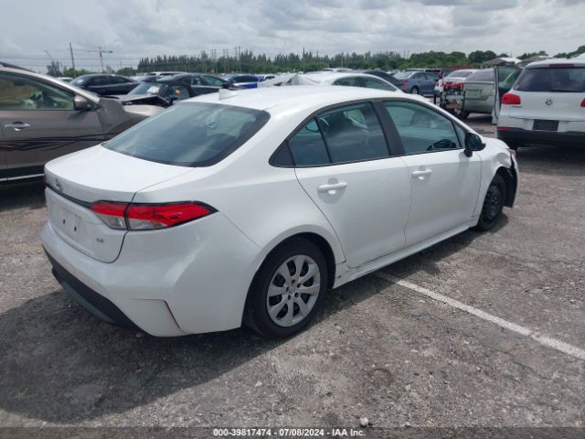 Photo 3 VIN: 5YFEPMAE3MP228315 - TOYOTA COROLLA 