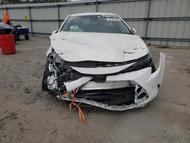 Photo 4 VIN: 5YFEPMAE6MP242774 - TOYOTA COROLLA LE 