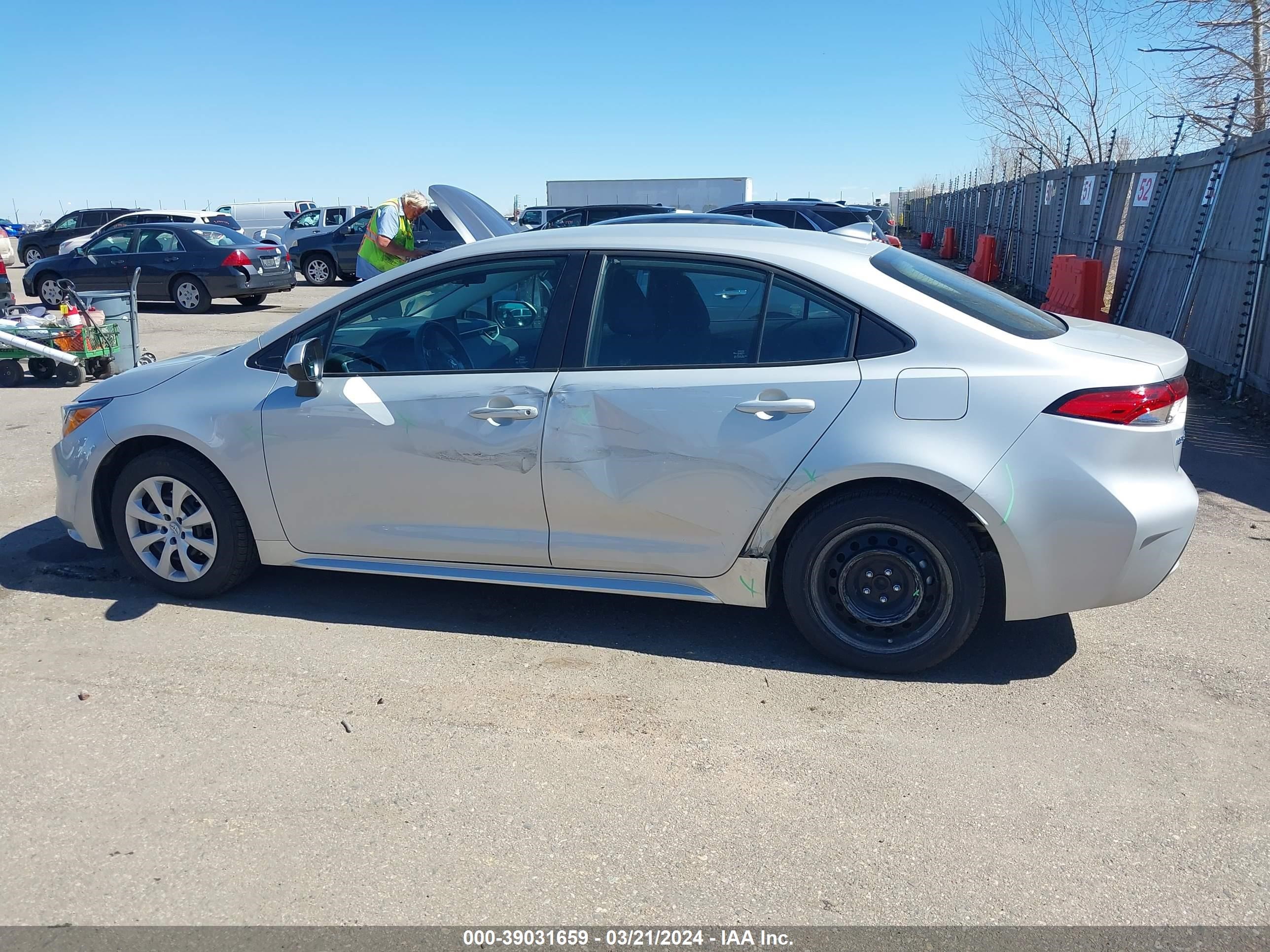 Photo 13 VIN: 5YFEPMAE9NP317923 - TOYOTA COROLLA 