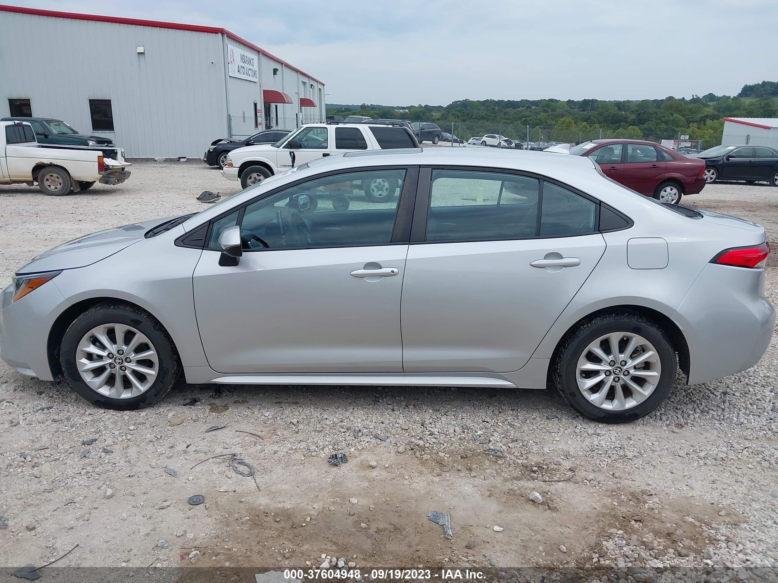 Photo 13 VIN: 5YFHPRAE6LP010281 - TOYOTA COROLLA 