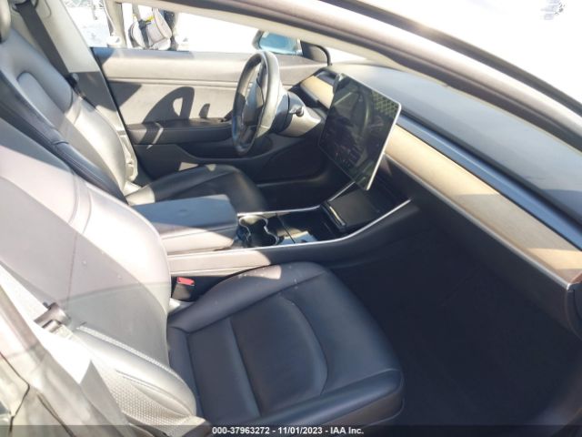 Photo 4 VIN: 5YJ3E1EA0JF003313 - TESLA MODEL 3 