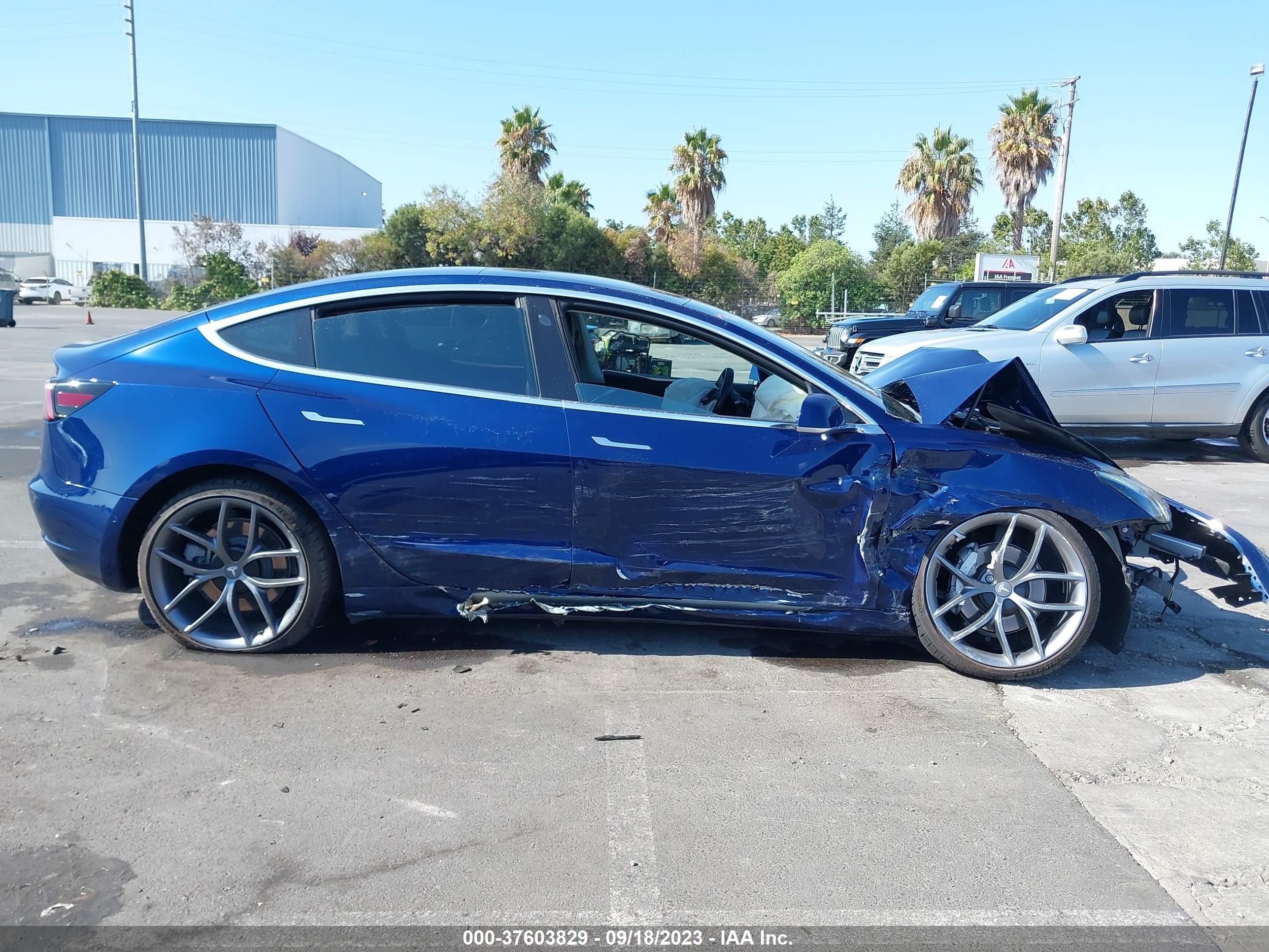 Photo 11 VIN: 5YJ3E1EA0JF015526 - TESLA MODEL 3 