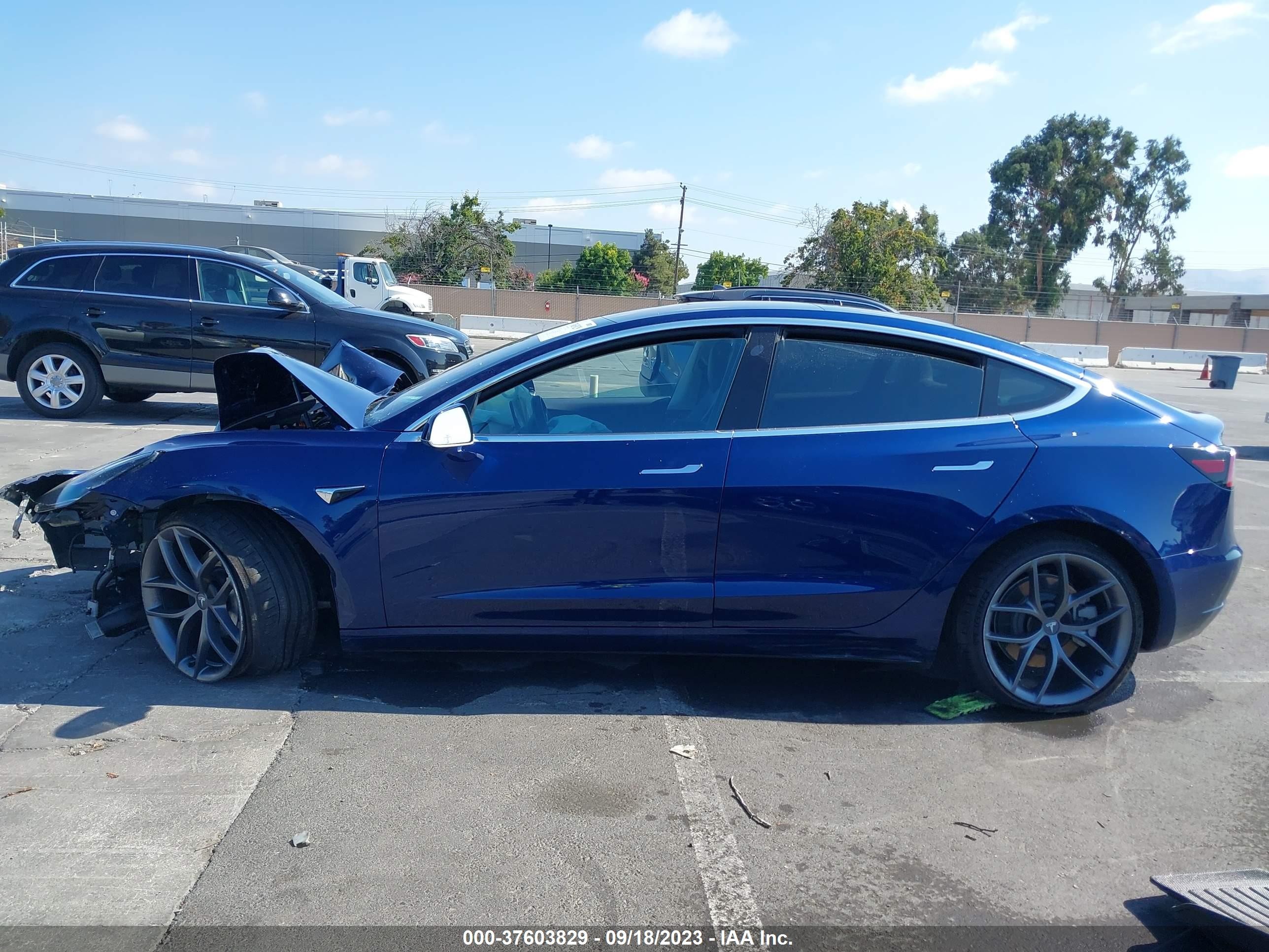 Photo 12 VIN: 5YJ3E1EA0JF015526 - TESLA MODEL 3 