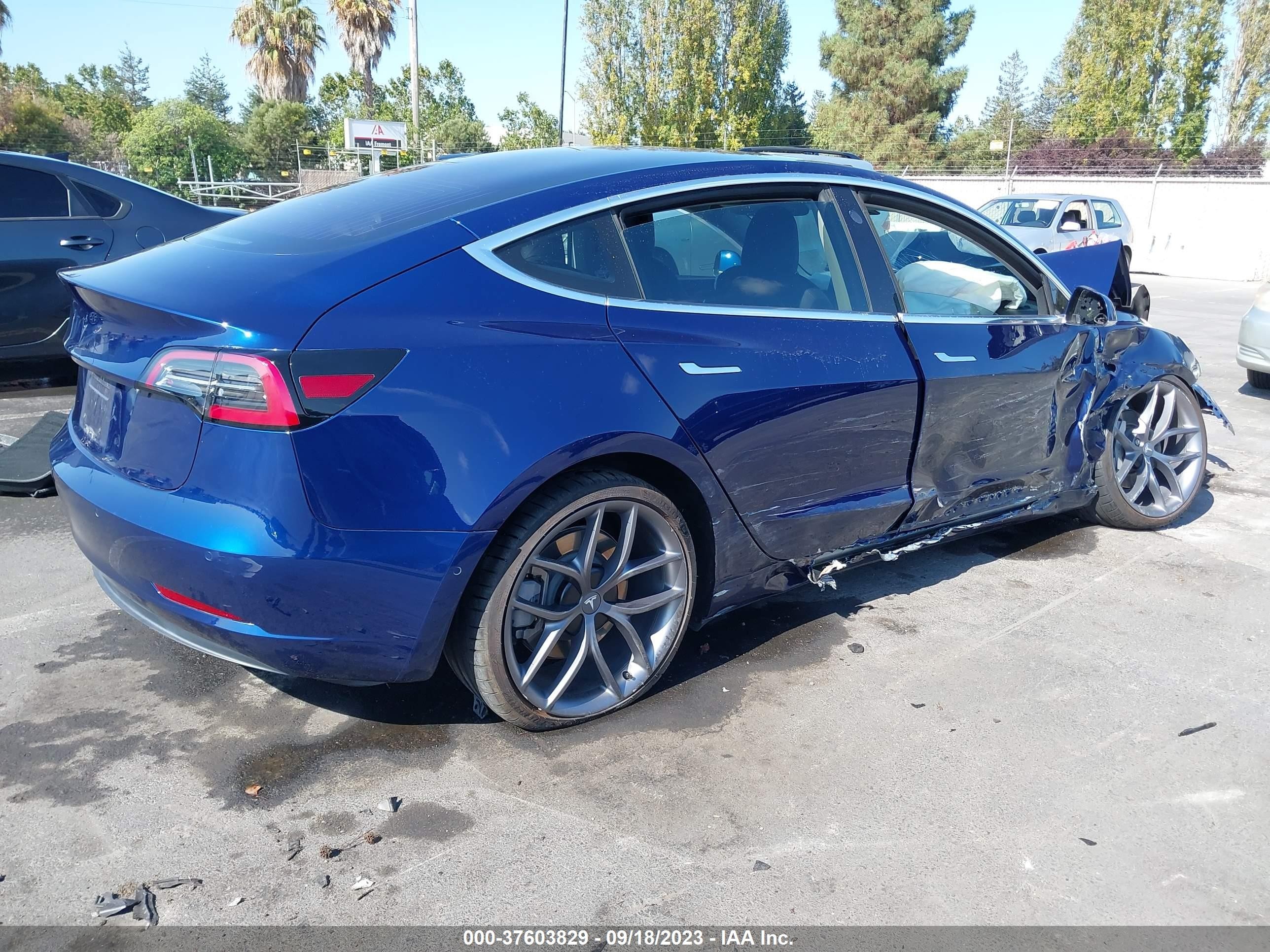 Photo 3 VIN: 5YJ3E1EA0JF015526 - TESLA MODEL 3 